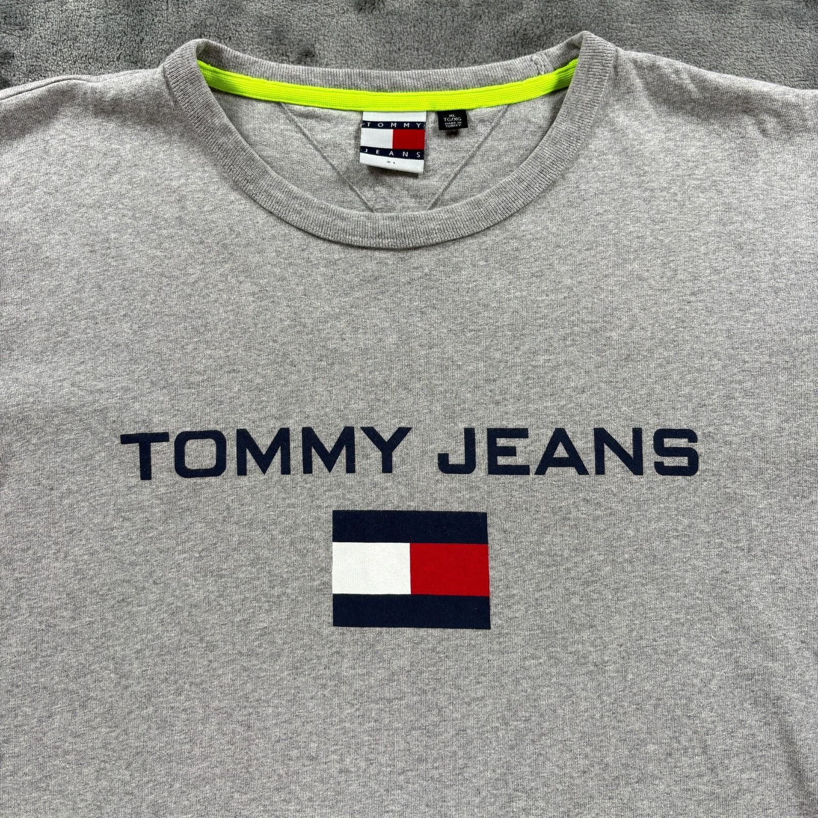 Tommy Hilfiger Tommy Jeans T Shirt Men XL Gray Logo Flag Graphic Short Slee Size US XL / EU 56 / 4 - 3 Thumbnail
