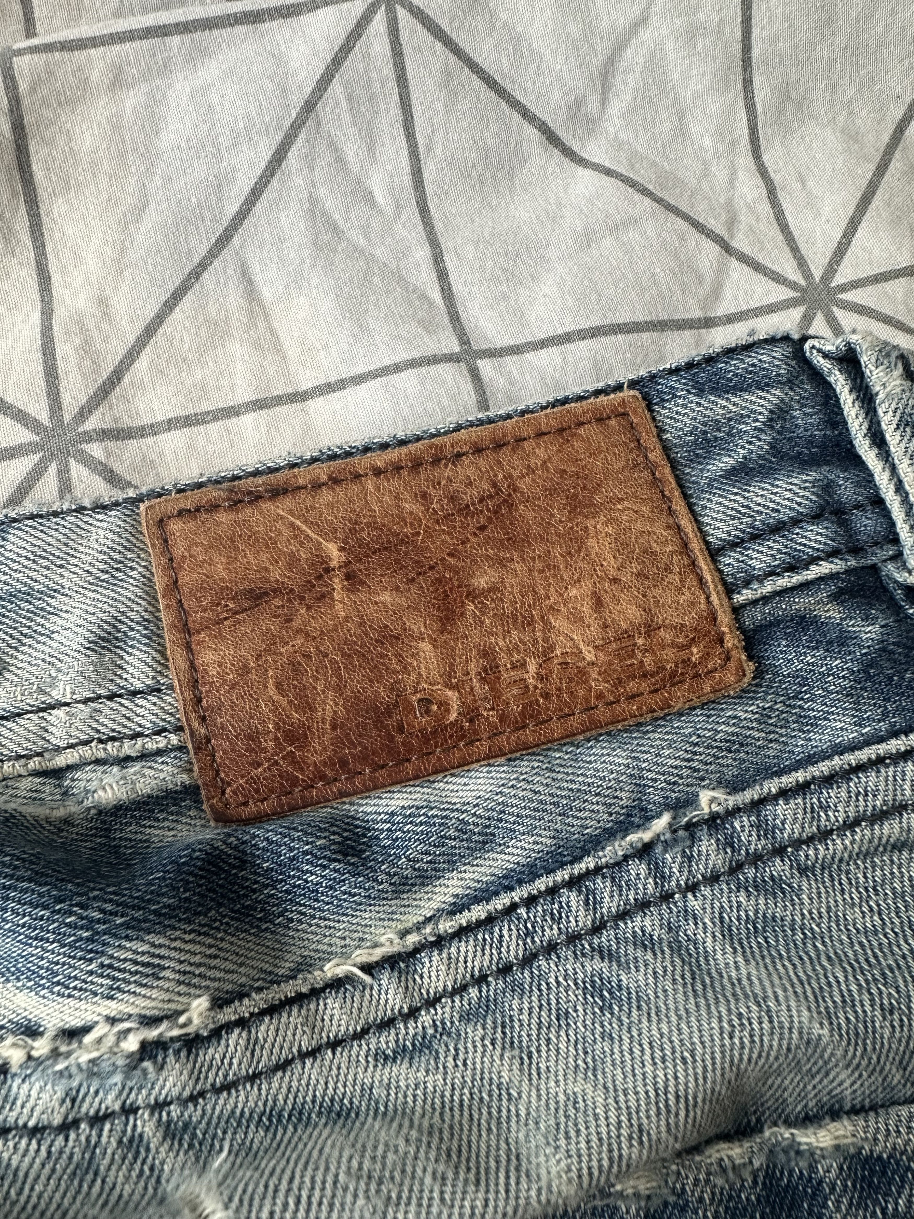 Diesel 90’s Diesel Distressed Paint Splatter Denim Made In Italy Size US 34 / EU 50 - 10 Thumbnail