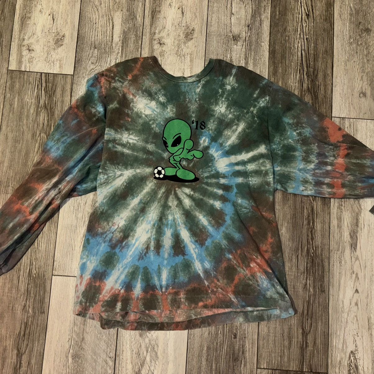 Gosha Rubchinskiy tie dye alien oversized high quality tshirt size small supreme