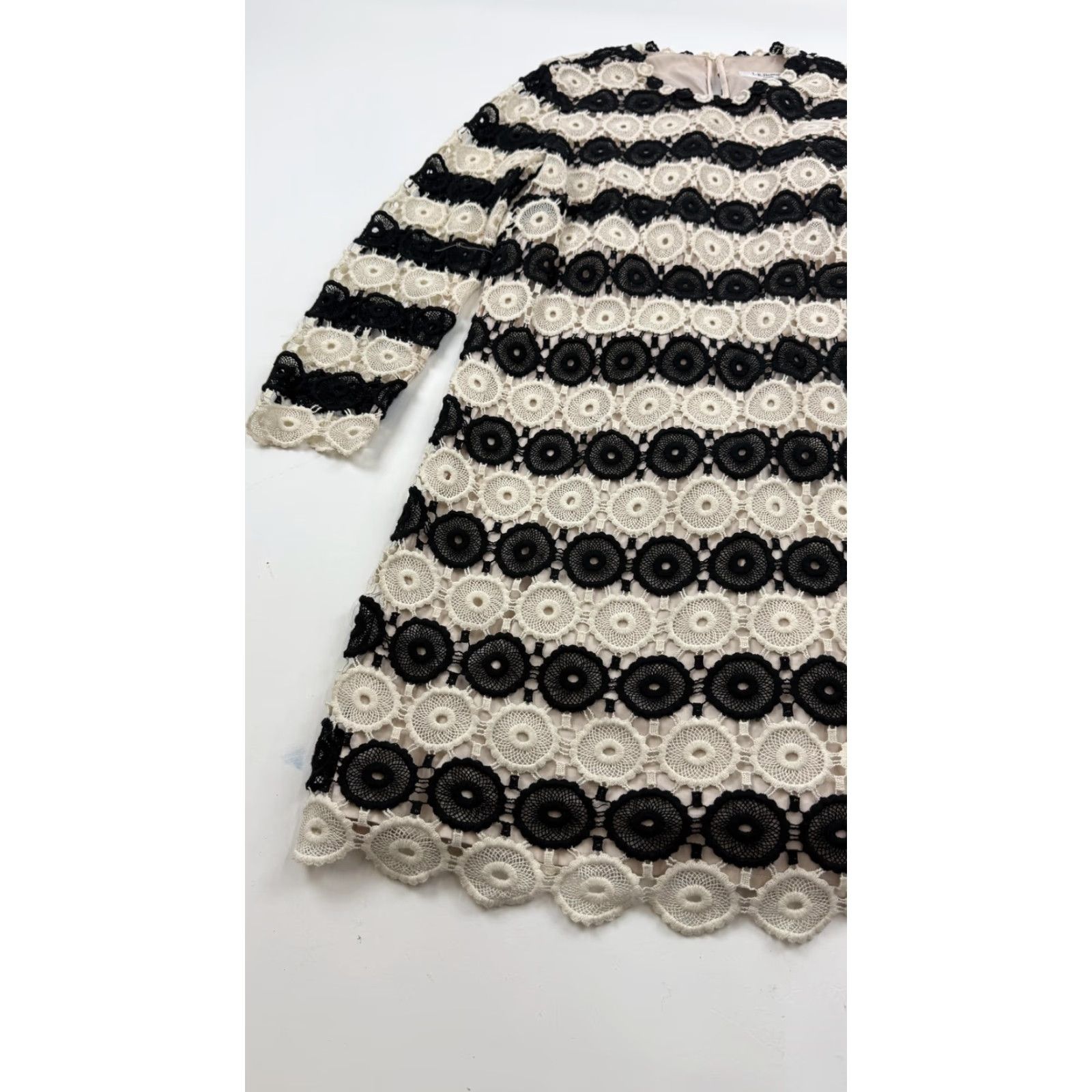 Vintage L.K. Bennett Black Lace Crochet Long Sleeve Shift Dress Womens 12 Elegant Party/Cocktail Size XL / US 12-14 / IT 48-50 - 3 Thumbnail