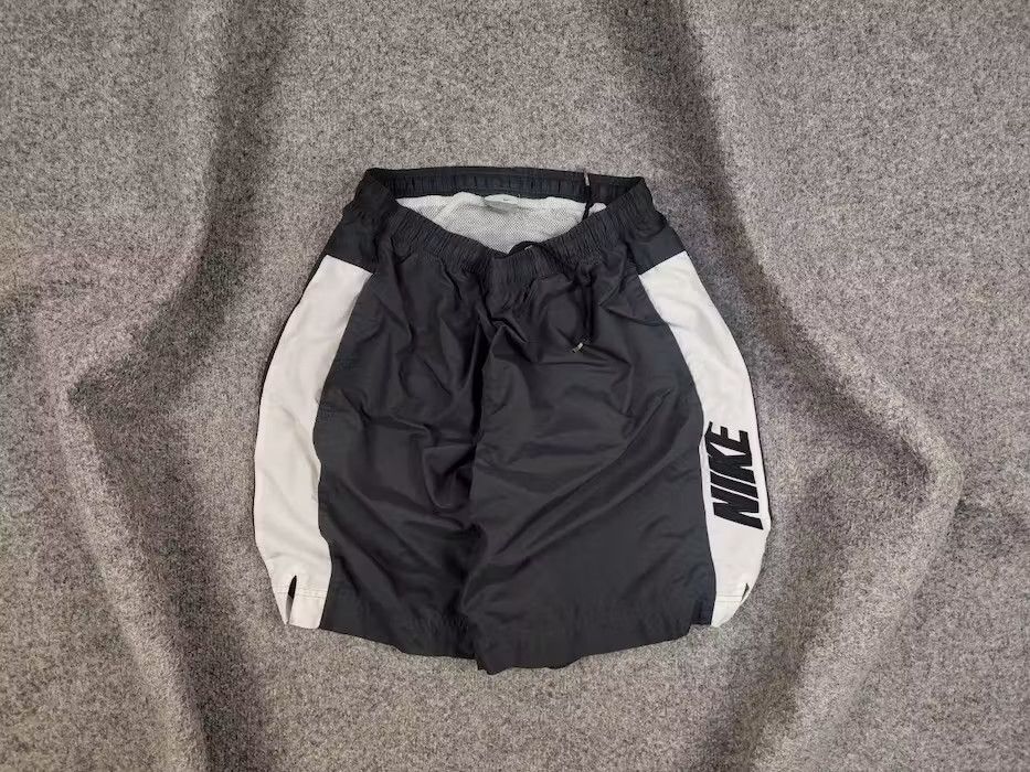 Nike Vintage 90's Nike swoosh Gray Shorts nylon casual Y2K Style Size US 34 / EU 50 - 1 Thumbnail