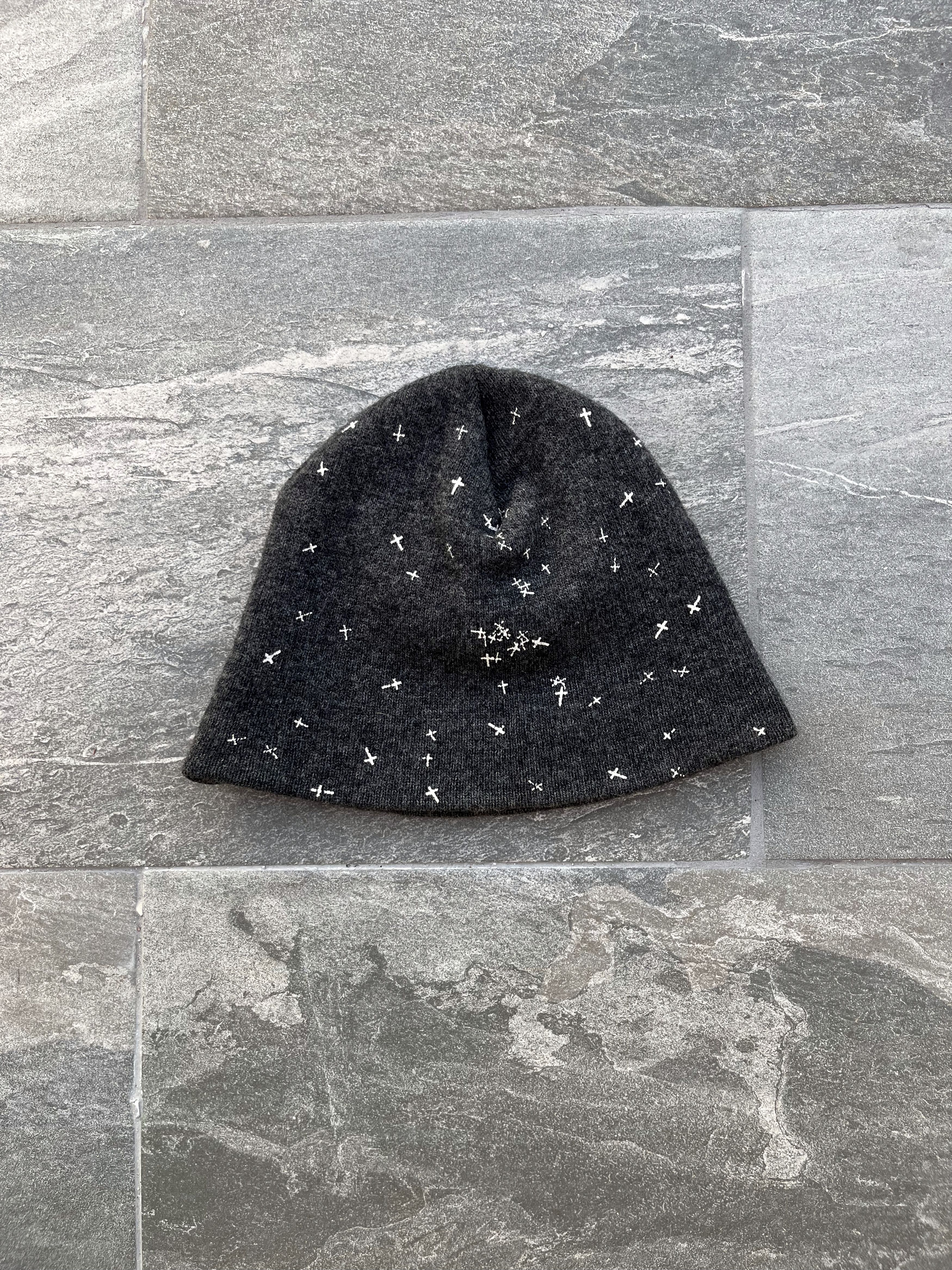 Undercover Undercover AW02 Witch Cells Division Cross Beanie Size ONE SIZE - 2 Thumbnail