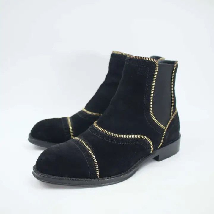 Louis Vuitton Louis Vuitton Black Leather Ankle Boots for Women 0079 Size US 5 / IT 35 - 1 Thumbnail