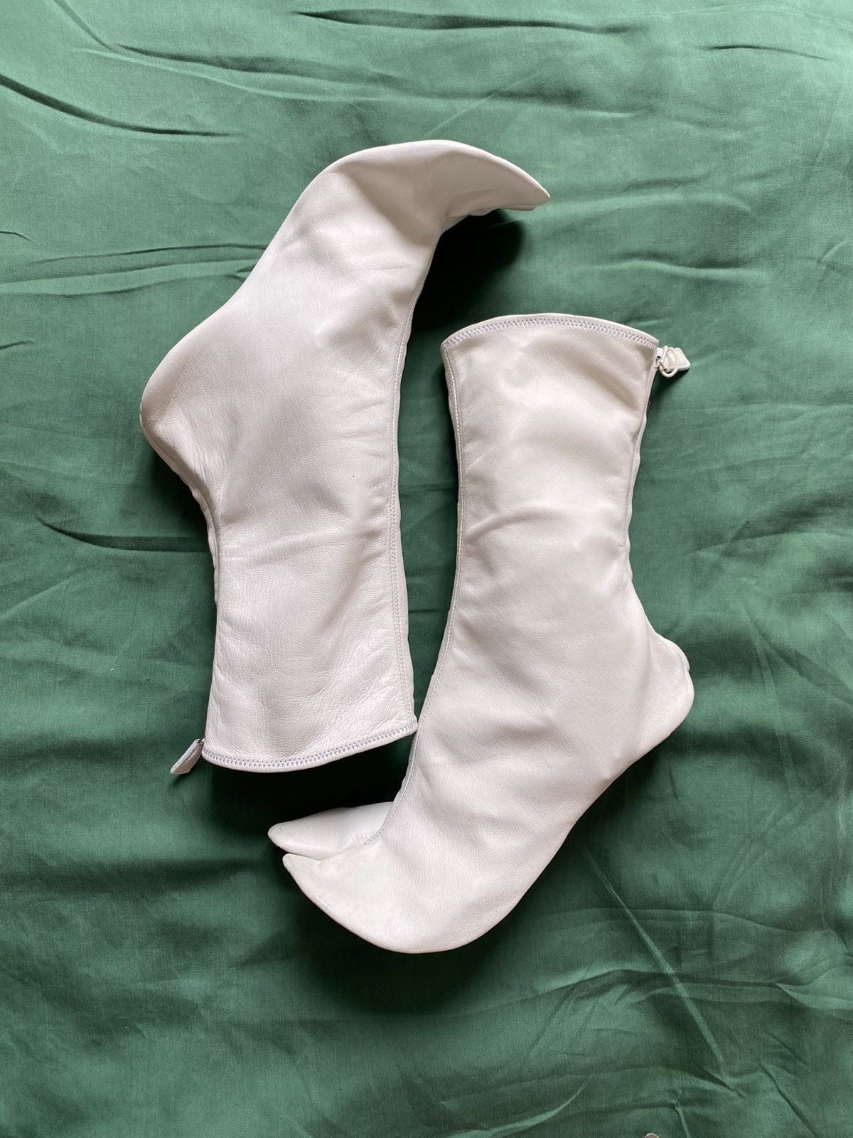 Prada Prada Runway Tabi Socks (IT0109) Size US 7 / IT 37 - 4 Thumbnail