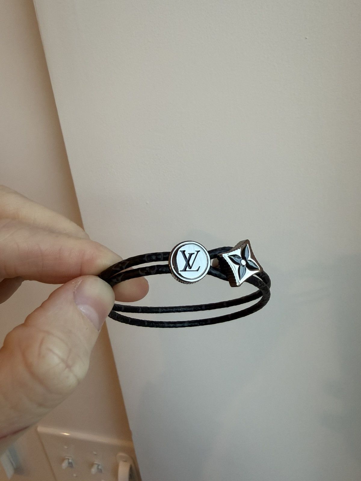 Louis Vuitton Like-New Louis Vuitton Catch It Monogram Heritage Bracelet Size ONE SIZE - 4 Thumbnail