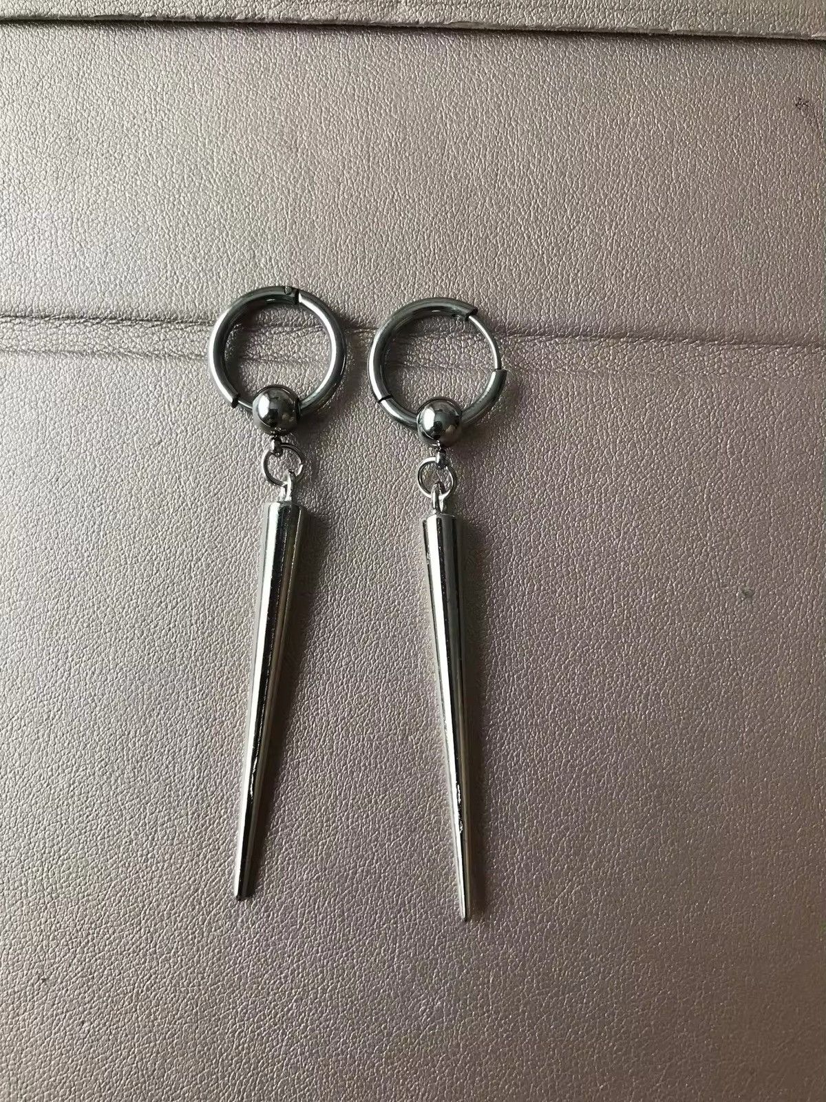 Jewelry spike huggie hoop earrings Size ONE SIZE - 1 Thumbnail