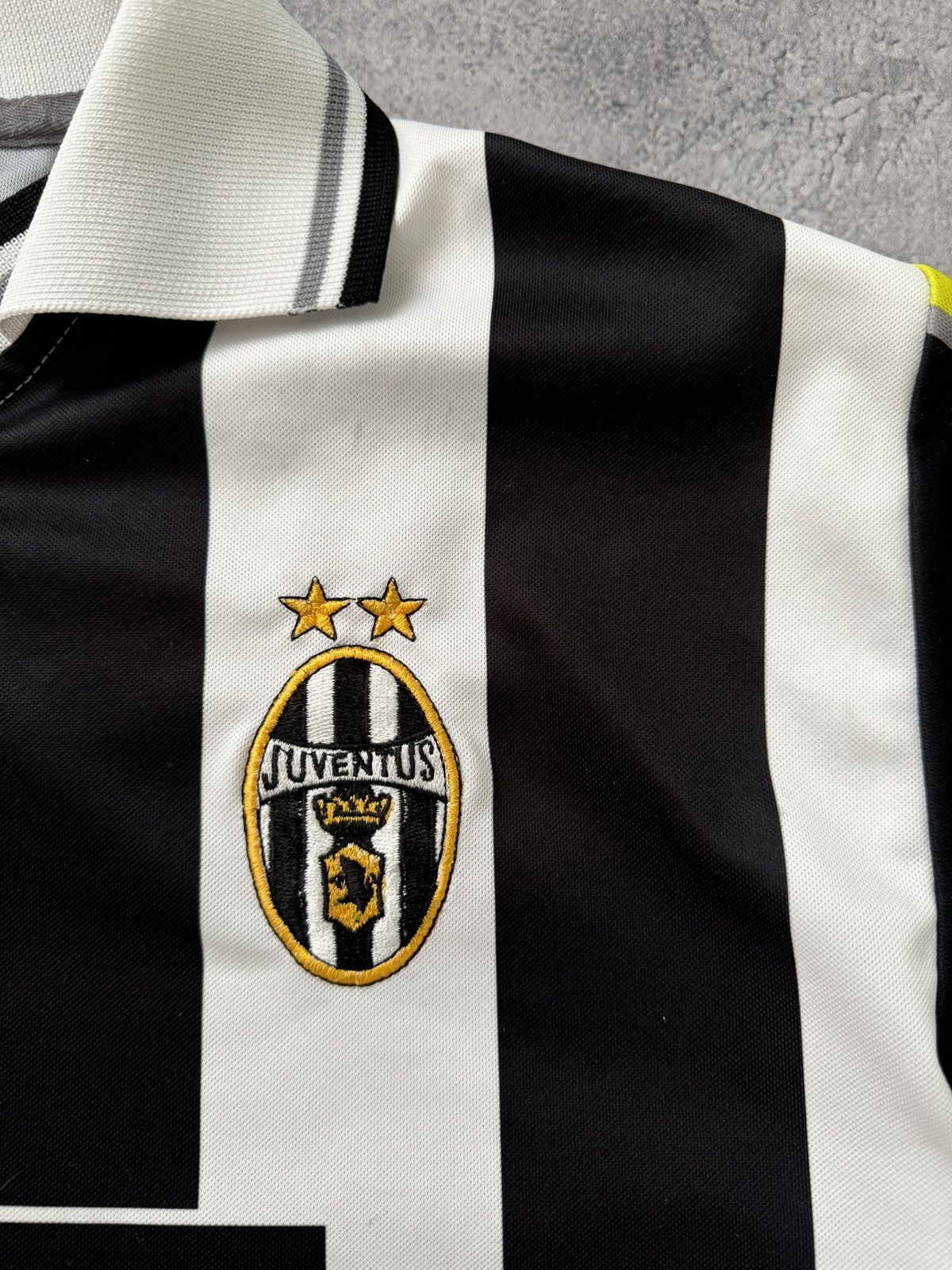 Vintage Vintage Lotto Juventus 2000/2001 Home Jersey T-Shirt Size US L / EU 52-54 / 3 - 6 Thumbnail