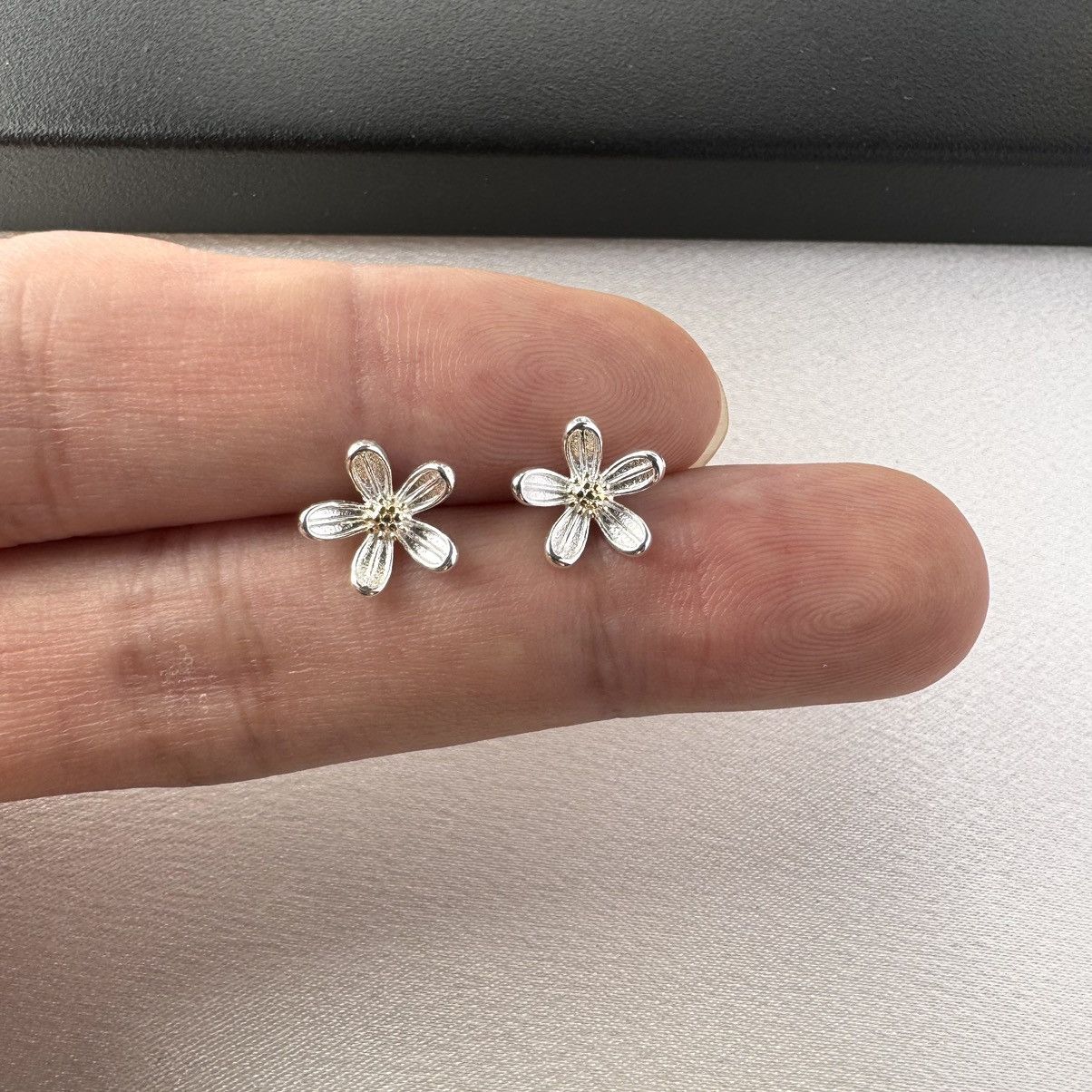 Designer Small Flower Stud Earrings for Women Size ONE SIZE - 6 Thumbnail