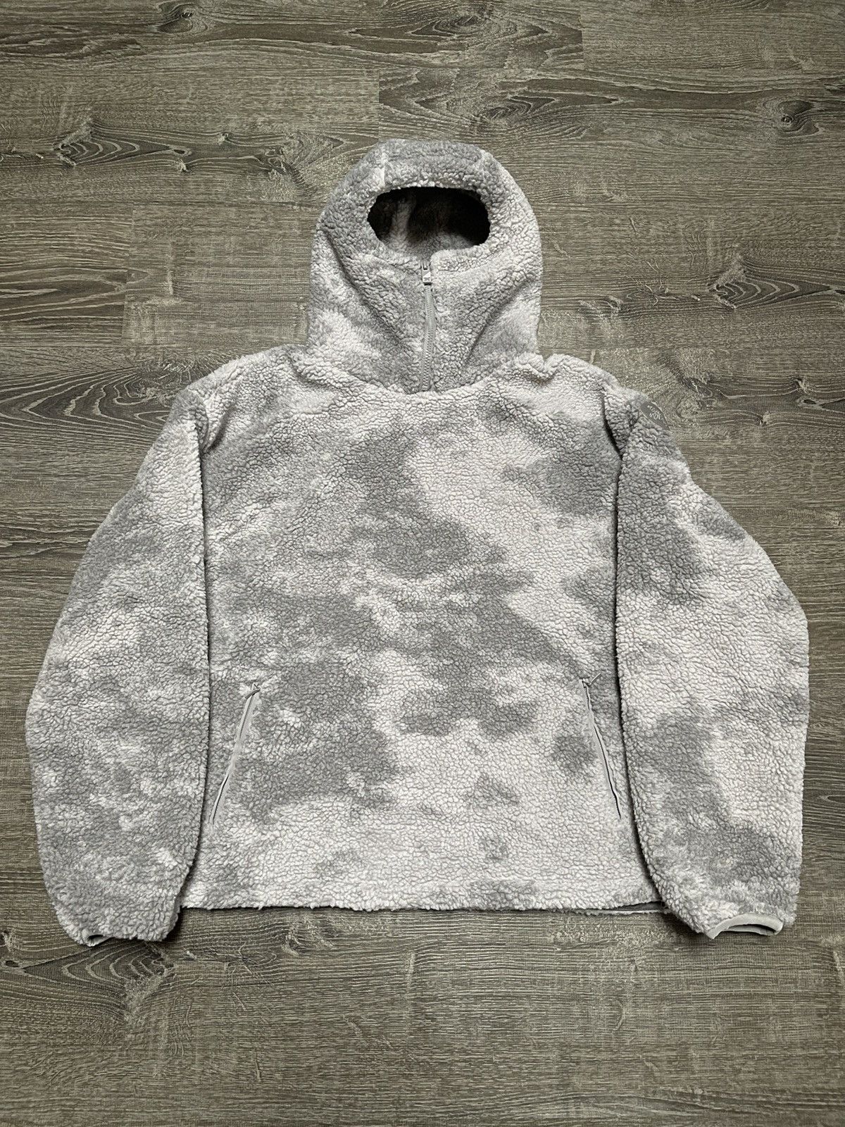 Cole Henry × Streetwear × basketcase gallery Mertra Wolf Grey