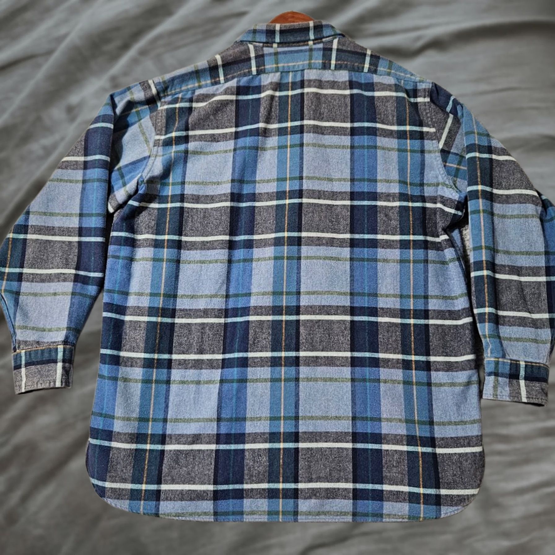 Vintage LL Bean Chamois Cloth Flannel Shirt Blue Plaid Cotton Size Large Men's Size US L / EU 52-54 / 3 - 1 Thumbnail
