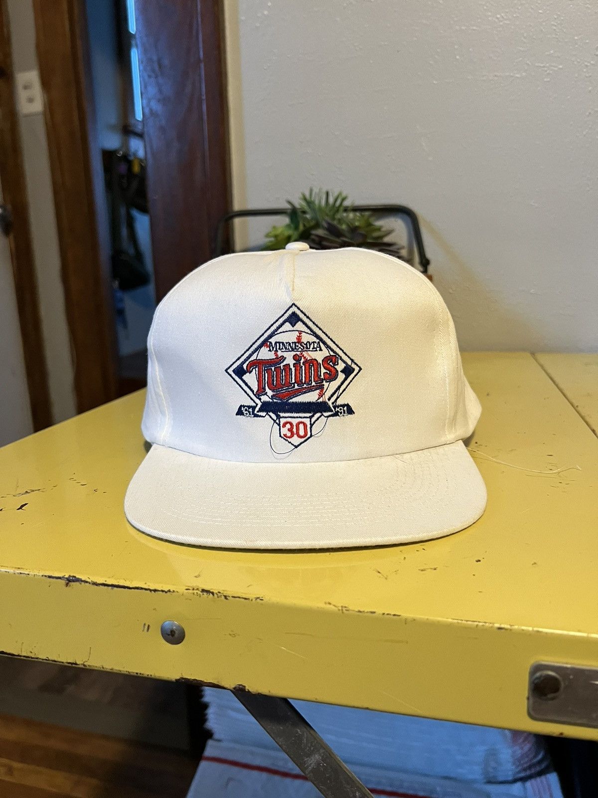 Vintage Vintage Minnesota Twins Hat Size ONE SIZE - 1 Thumbnail