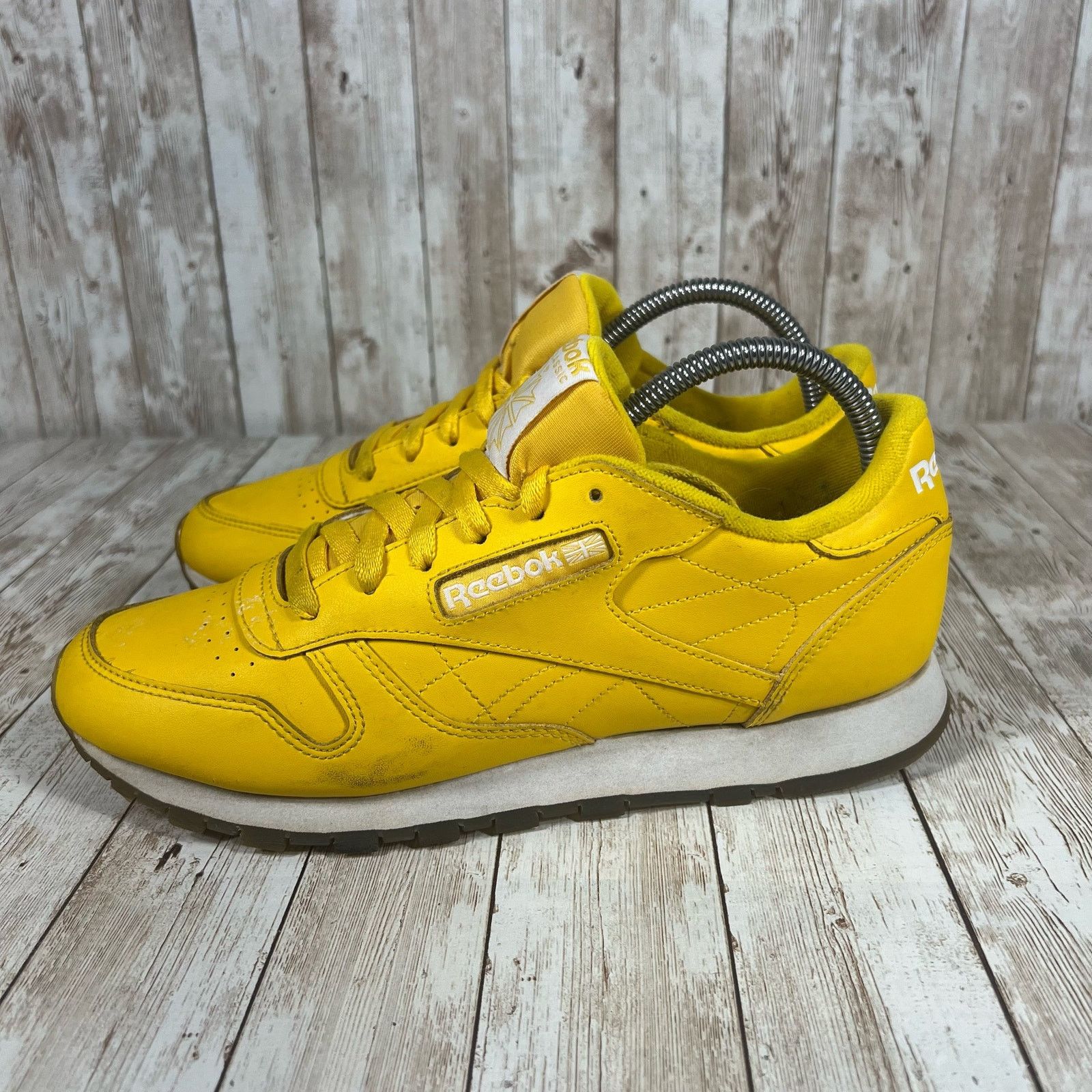 Reebok Reebok Classic yellow leather sneaker Womens 9 Size US 9 / IT 39 - 2 Thumbnail