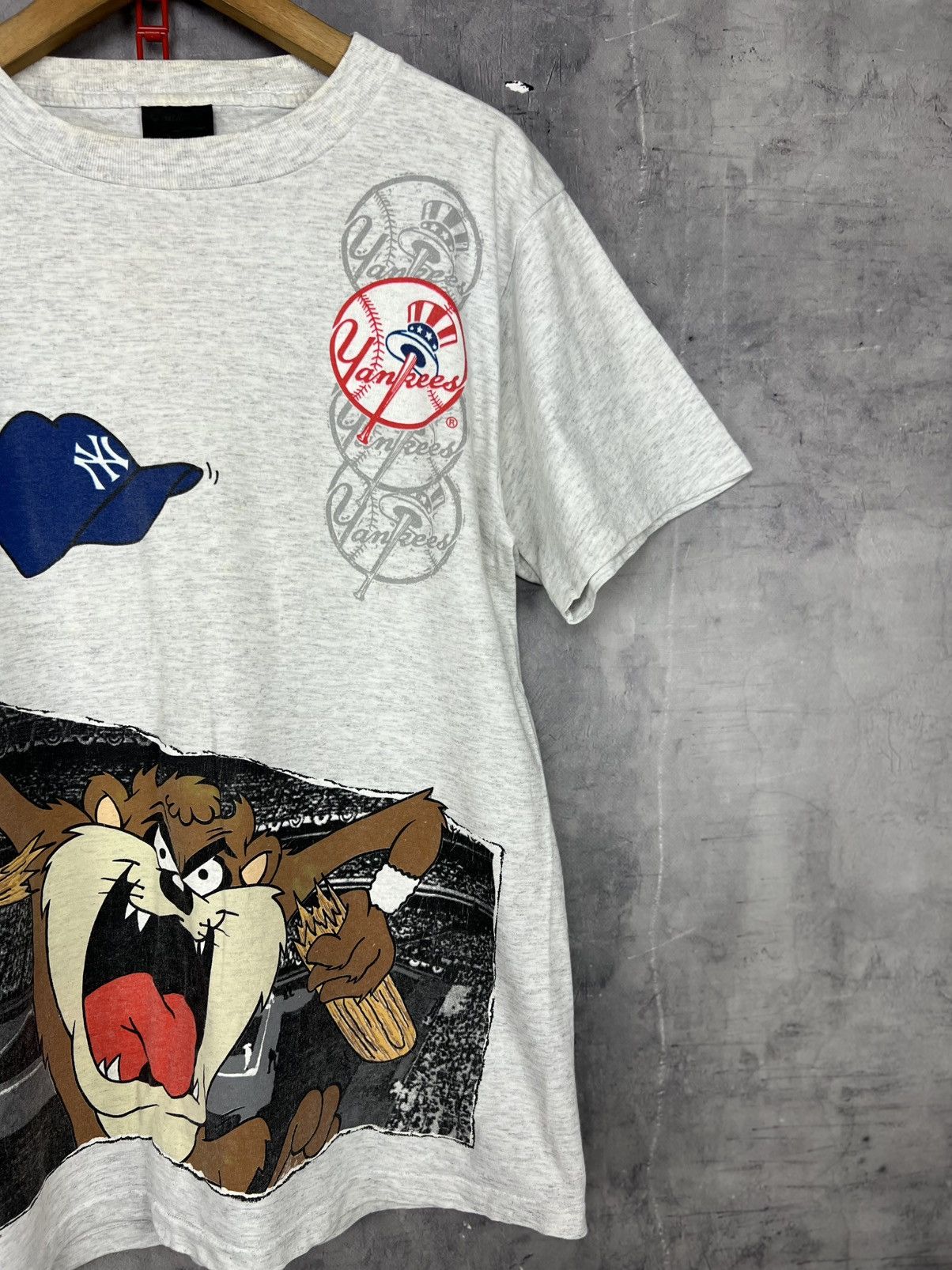 Changes × MLB × Vintage Vintage 1991 Los Angeles Dodgers Looney Toons Taz T-Shirt L Size US L / EU 52-54 / 3 - 2 Thumbnail