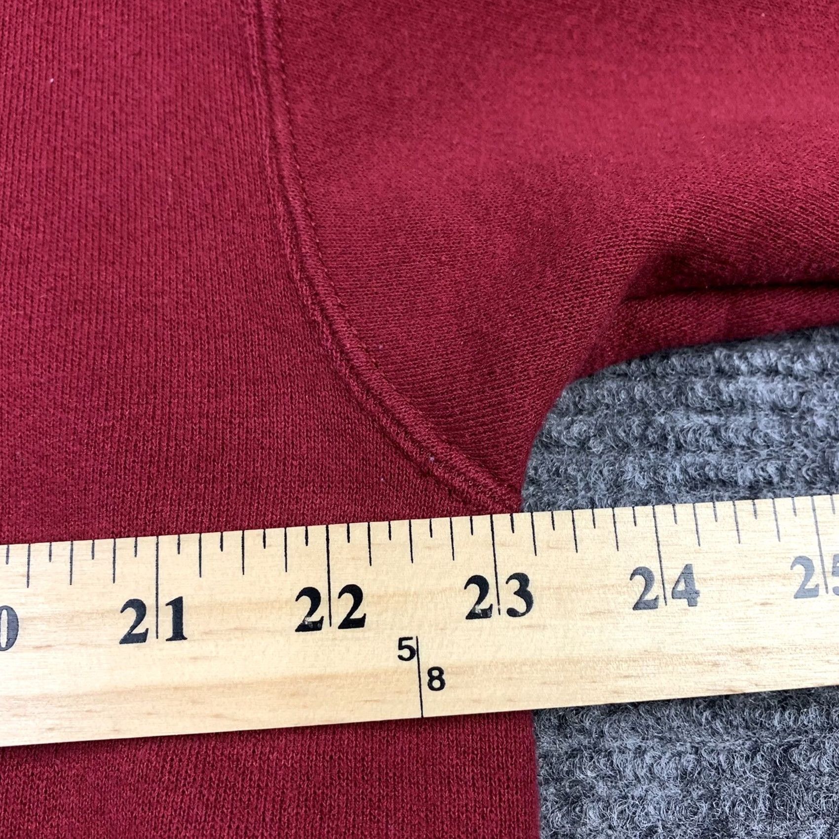 Soffe VINTAGE Soffe Sweatshirt Crewneck Red 90s Adult Large Gusset Cotton Blend Mens Sweatshirt 50/50 Made In USA Regular Size L Size US L / EU 52-54 / 3 - 6 Thumbnail