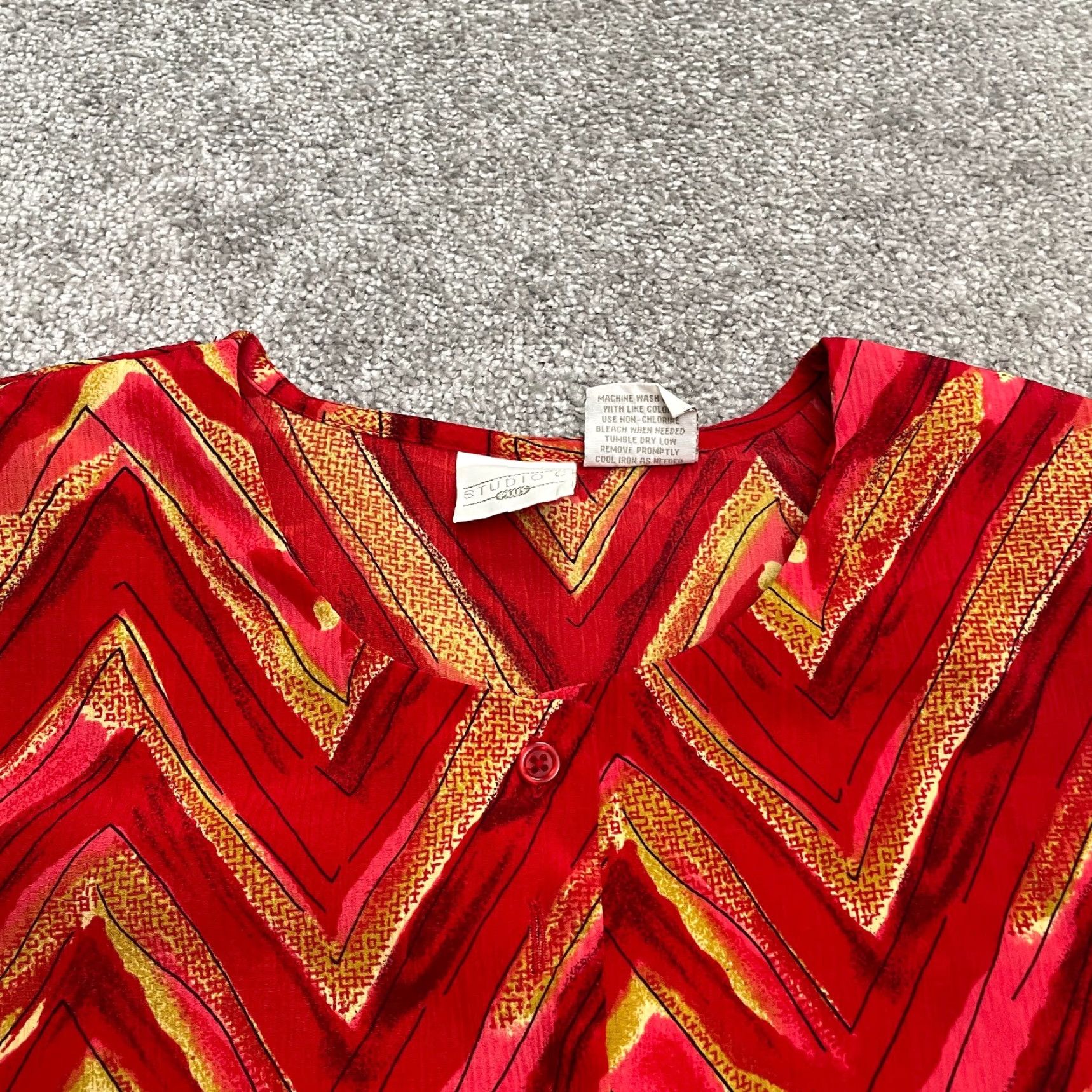 Vintage Studio C Collarless Button Down Blouse Womens 16W Red Geometric Short Sleeve Casual Shirt Size XXL / US 16-18 / IT 52-54 - 3 Thumbnail