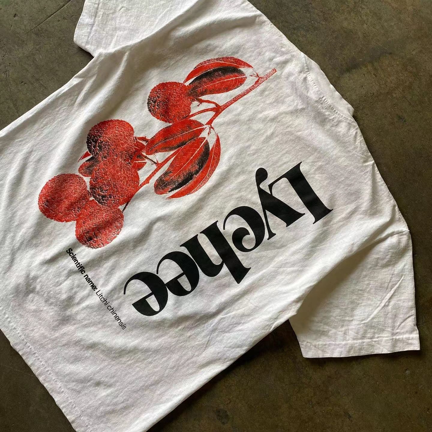 Japanese Brand White retro lychee print casual tee Size US L / EU 52-54 / 3 - 2 Thumbnail