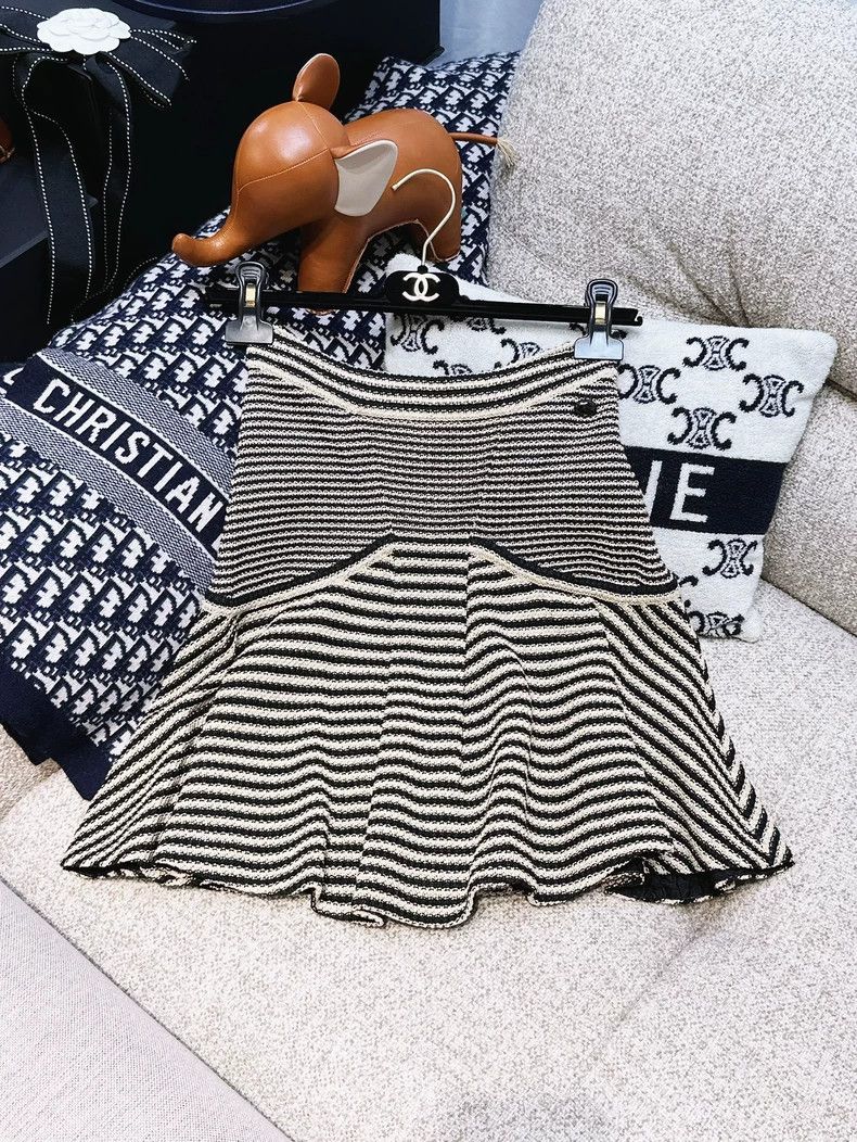 Chanel Chanel Brown Black Striped Knit Skirt - dmc Size US 36 / EU 52 - 1 Thumbnail