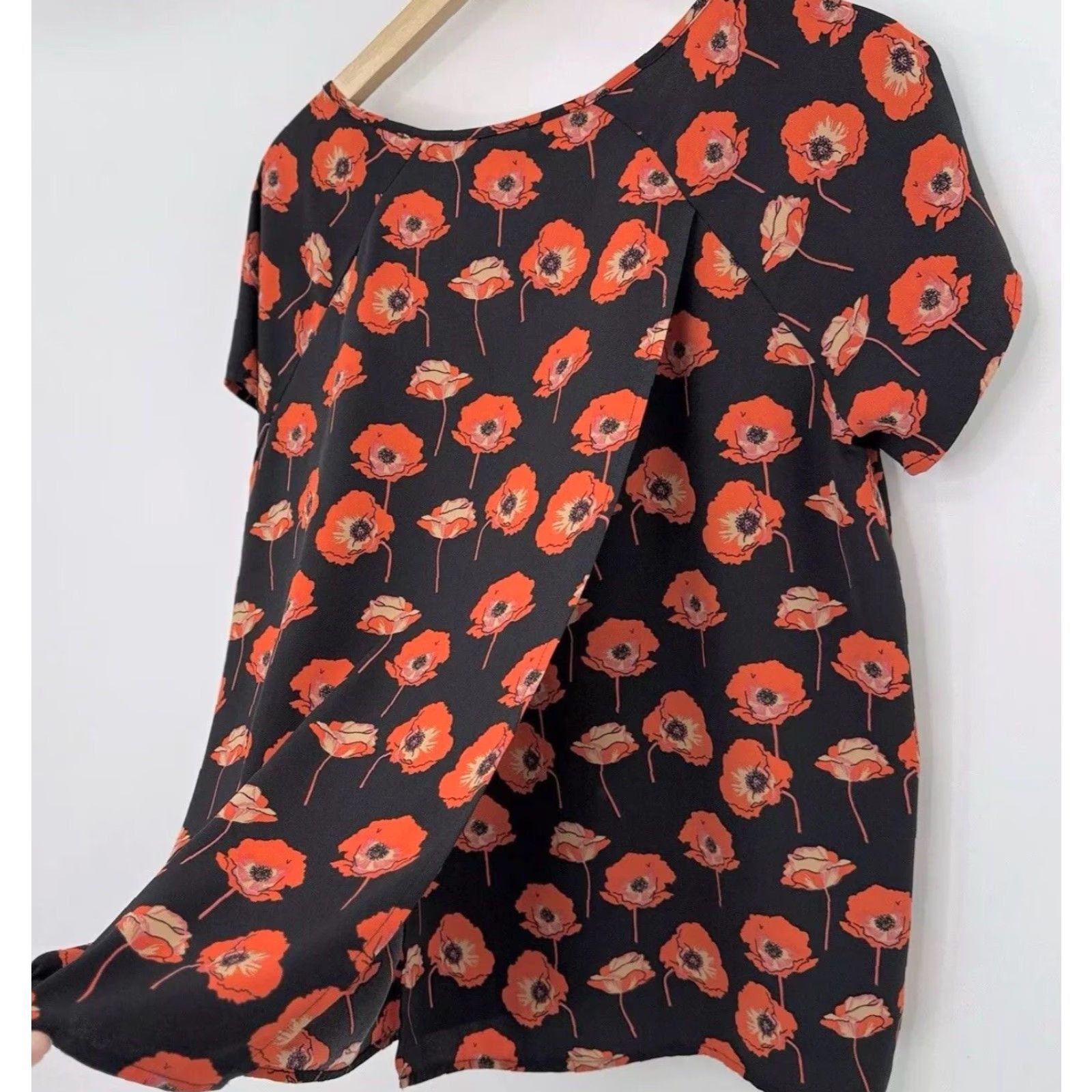 Vintage CAbi Flanders Poppy Blouse Black Red Short Sleeve Split Back Size M Floral Size M / US 6-8 / IT 42-44 - 6 Thumbnail