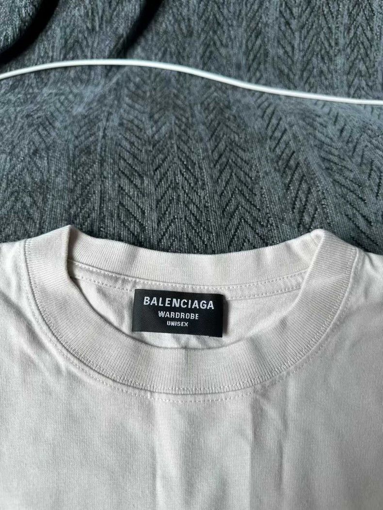 Balenciaga Balenciaga Beige Letter Short Sleeve Size US S / EU 44-46 / 1 - 3 Thumbnail