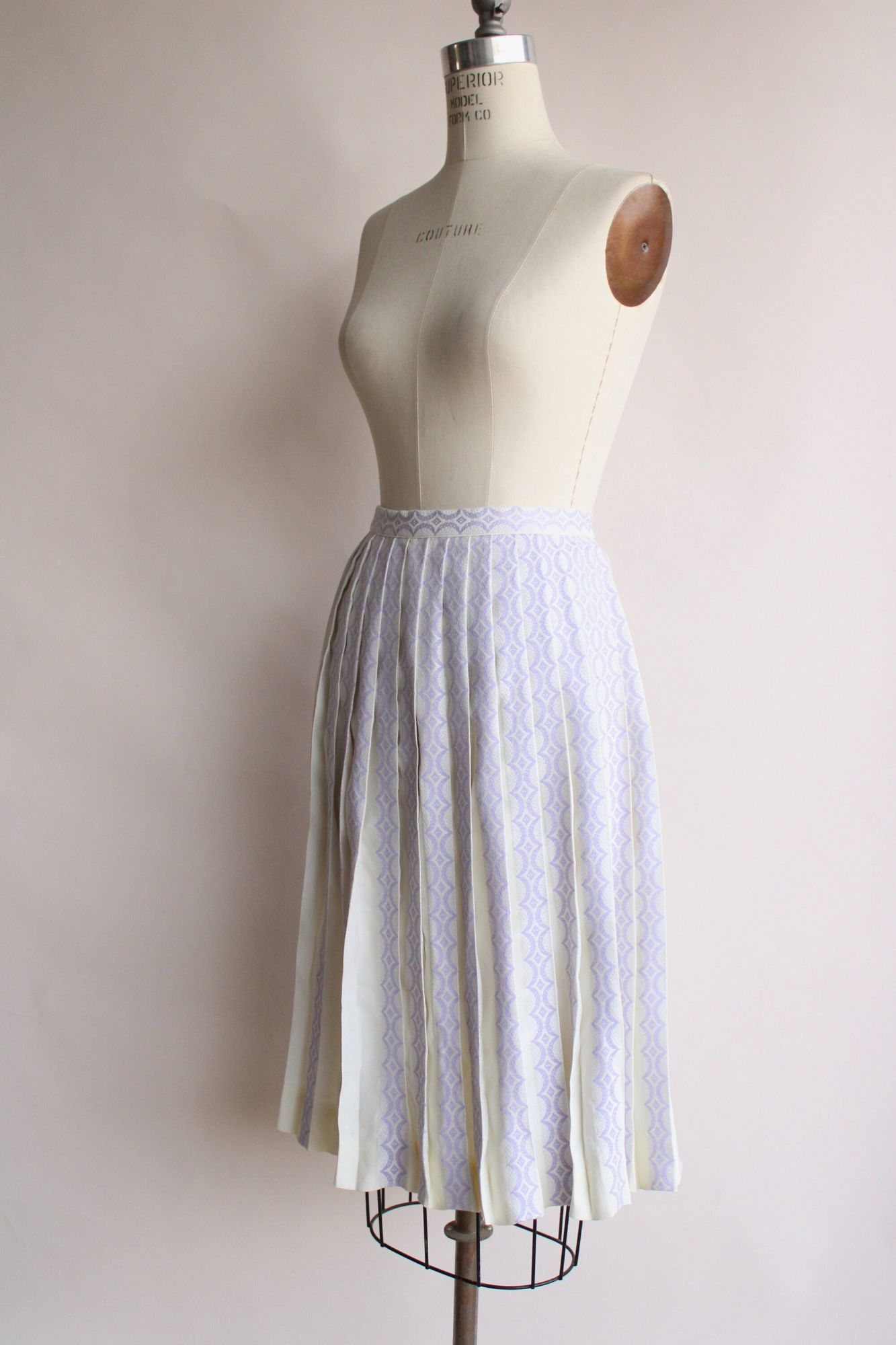 Vintage Vintage 1960s Skirt, Bobbie Brooks Pleated Purple and White Size 27" / US 4 / IT 40 - 6 Thumbnail