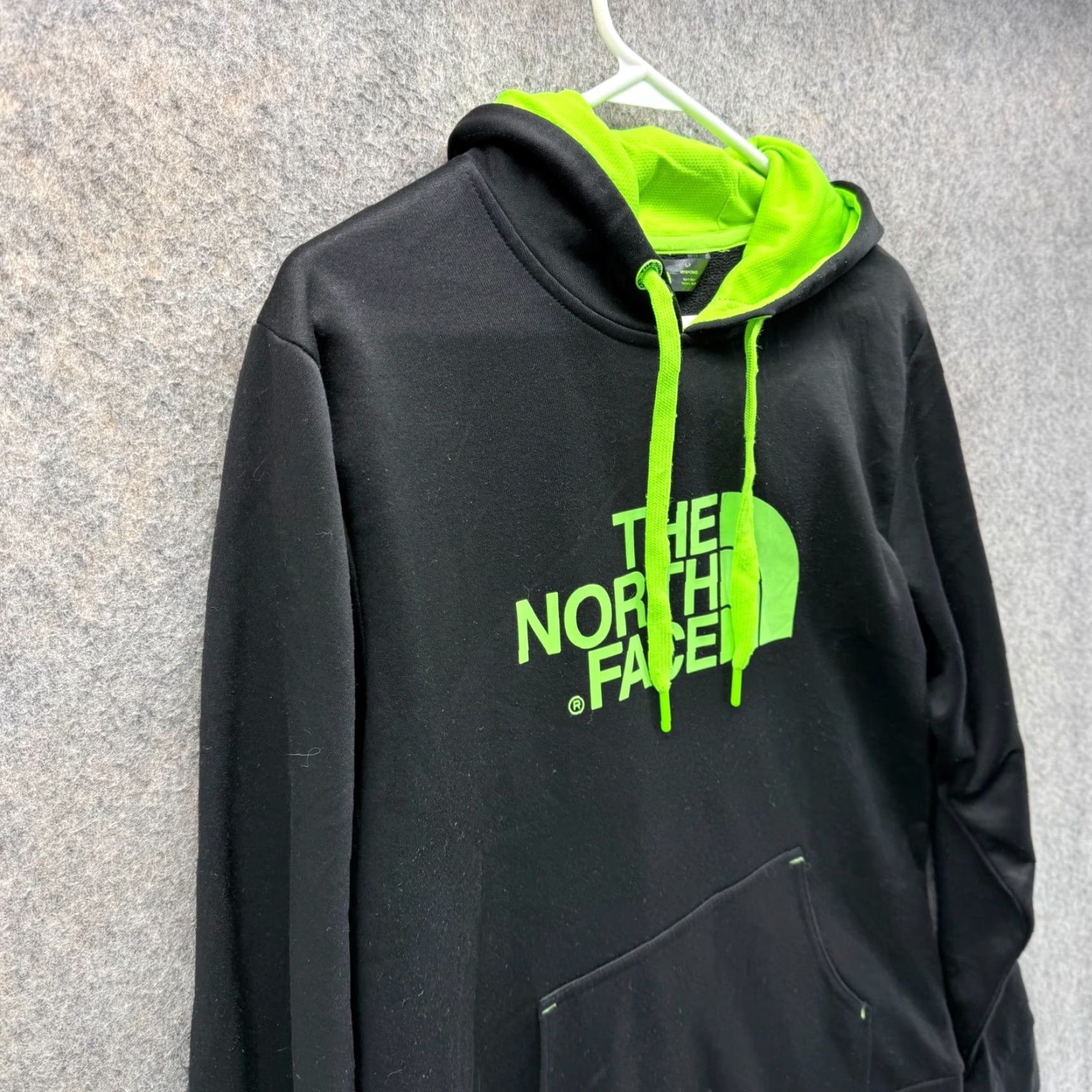 The North Face VINTAGE The North Face Sweater Mens Small Black Hooded Pullover Knit Polyester Size US S / EU 44-46 / 1 - 4 Thumbnail