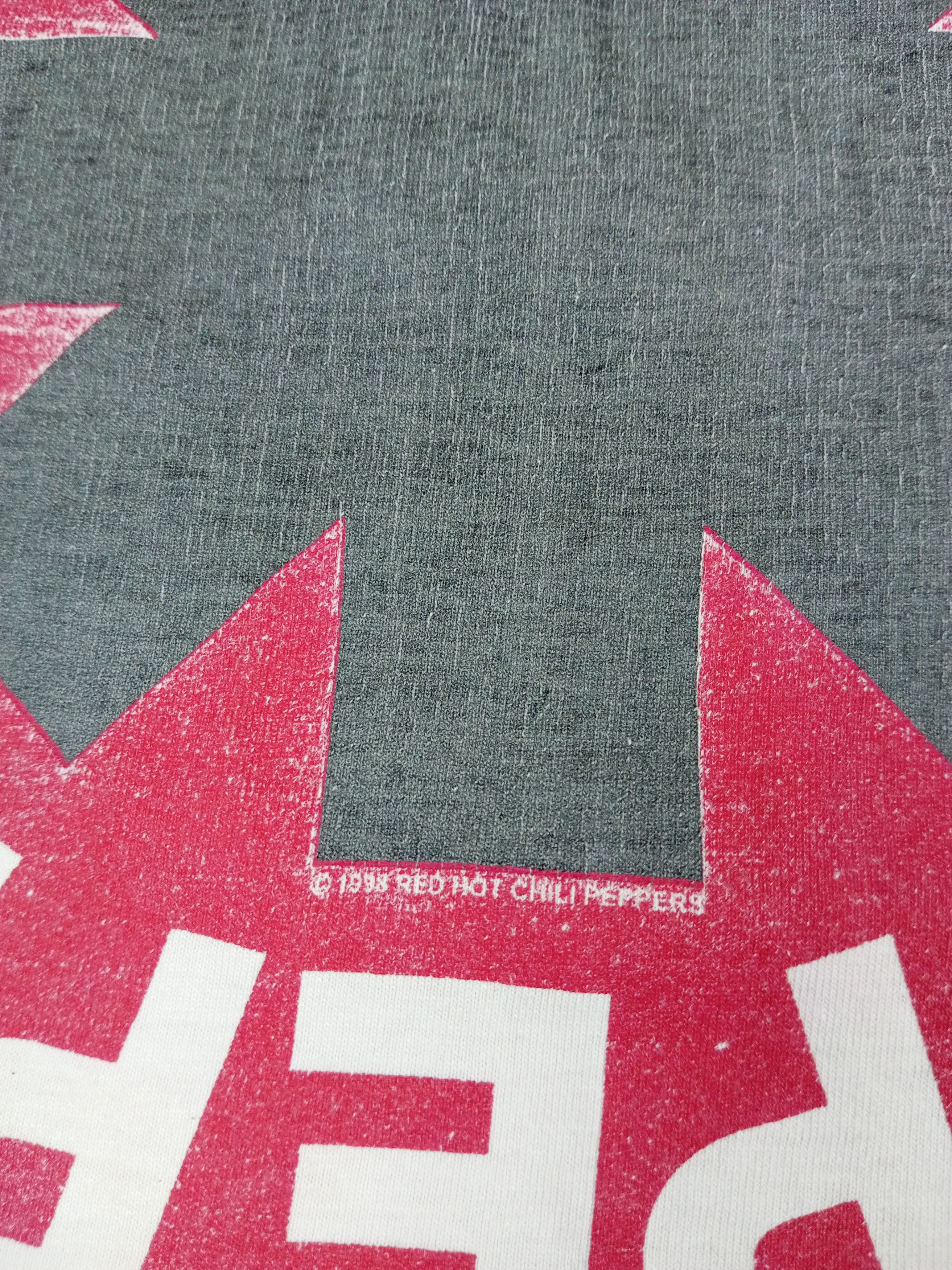 Band Tees Vintage 90s RED HOT CHILI PEPPERS Raglan Tee Size US S / EU 44-46 / 1 - 10 Thumbnail