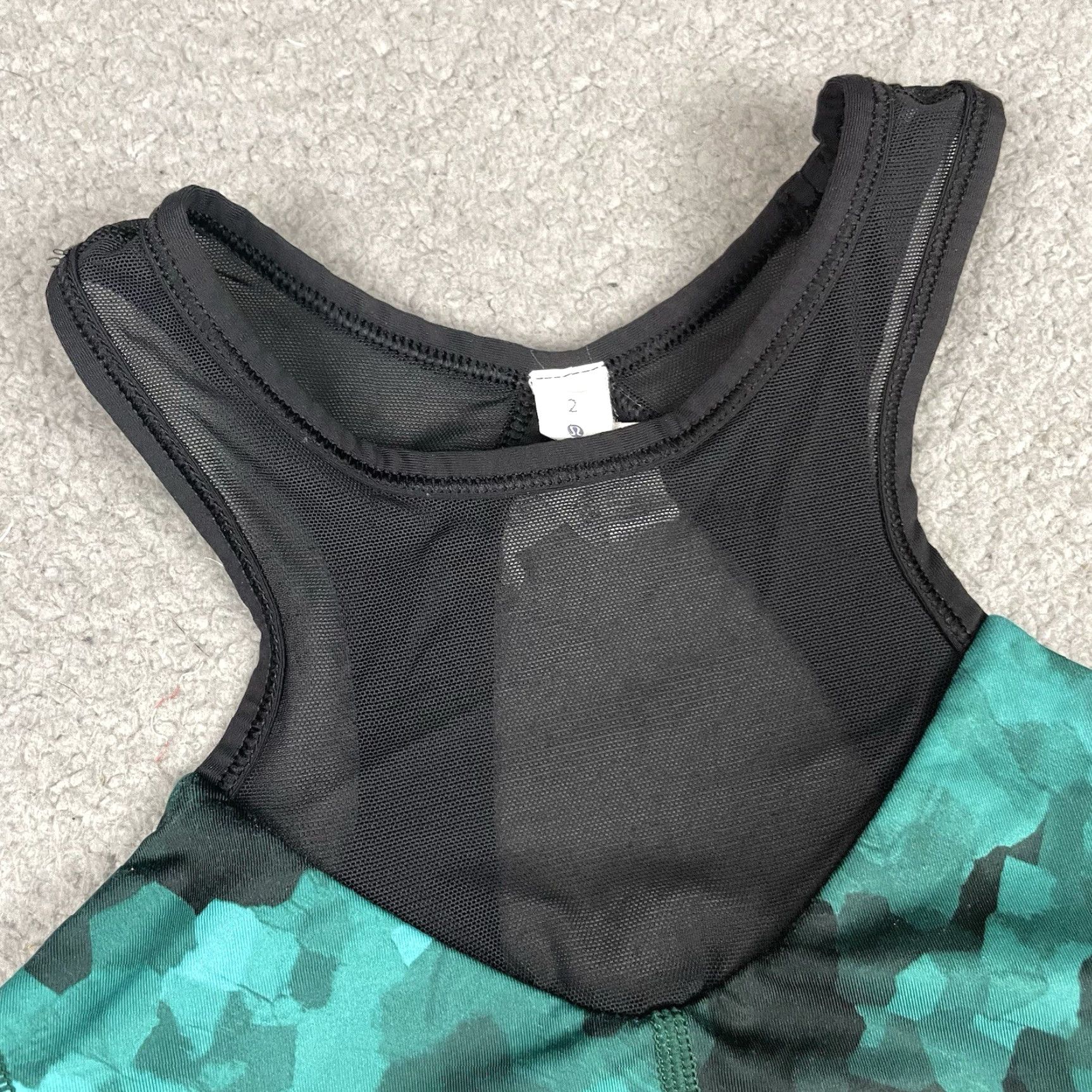 Lululemon VINTAGE Lululemon Sports Bra Womens 2 Green Racerback Sleeveless Compression Lace Run Sports Bra Size ONE SIZE - 3 Thumbnail