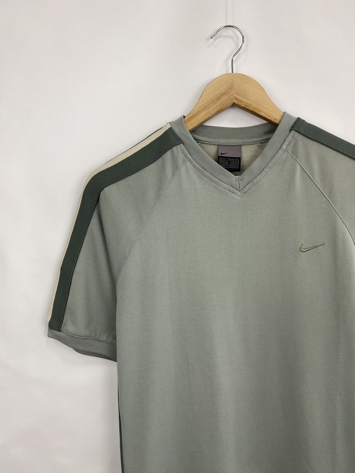 Nike 🇺🇸 Vintage 90s Nike T-Shirt Y2K Rare Retro Hype Size US M / EU 48-50 / 2 - 2 Thumbnail