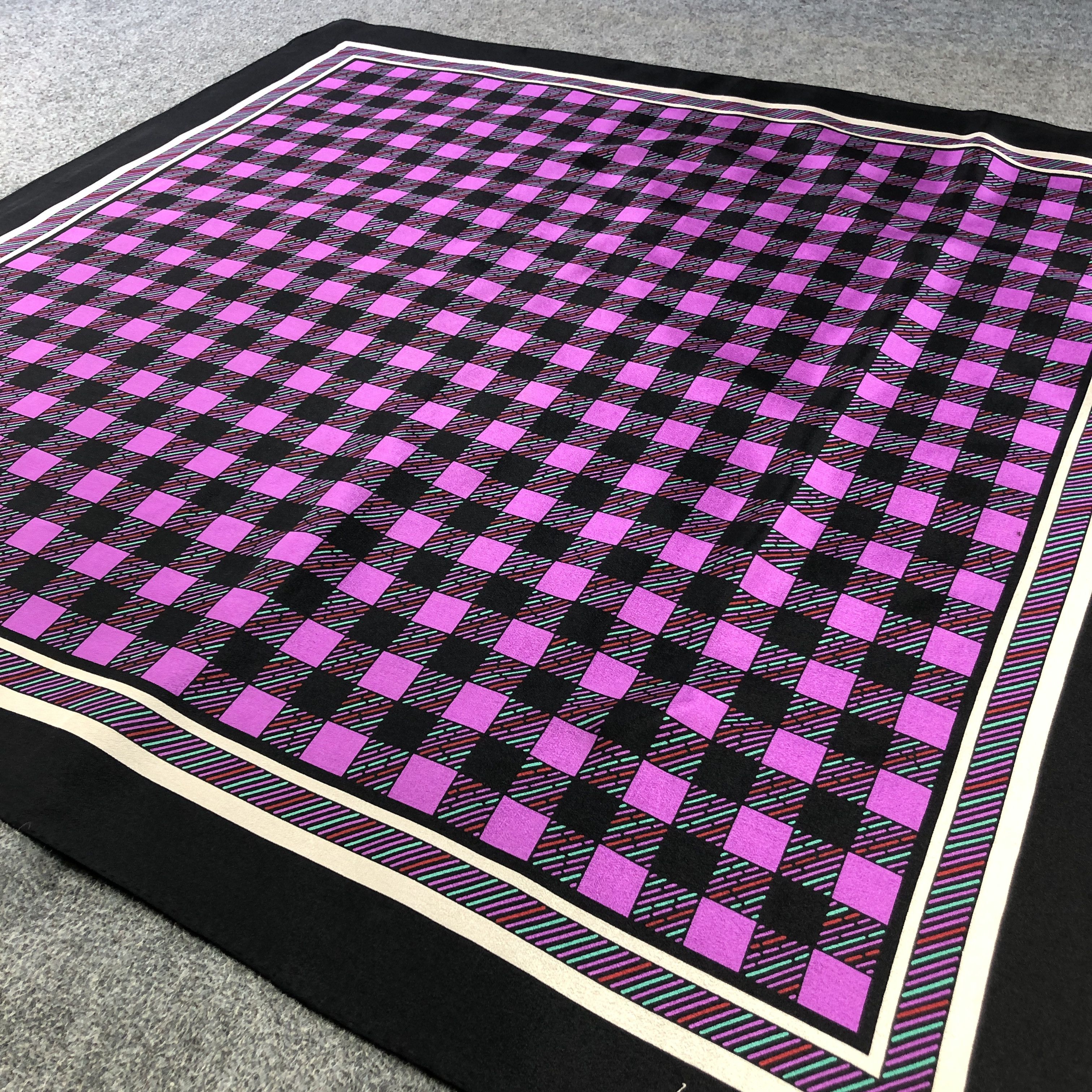 Vintage Vintage Luxury Checkered Hand Rolled Silk Scarf M1314 Size ONE SIZE - 3 Thumbnail