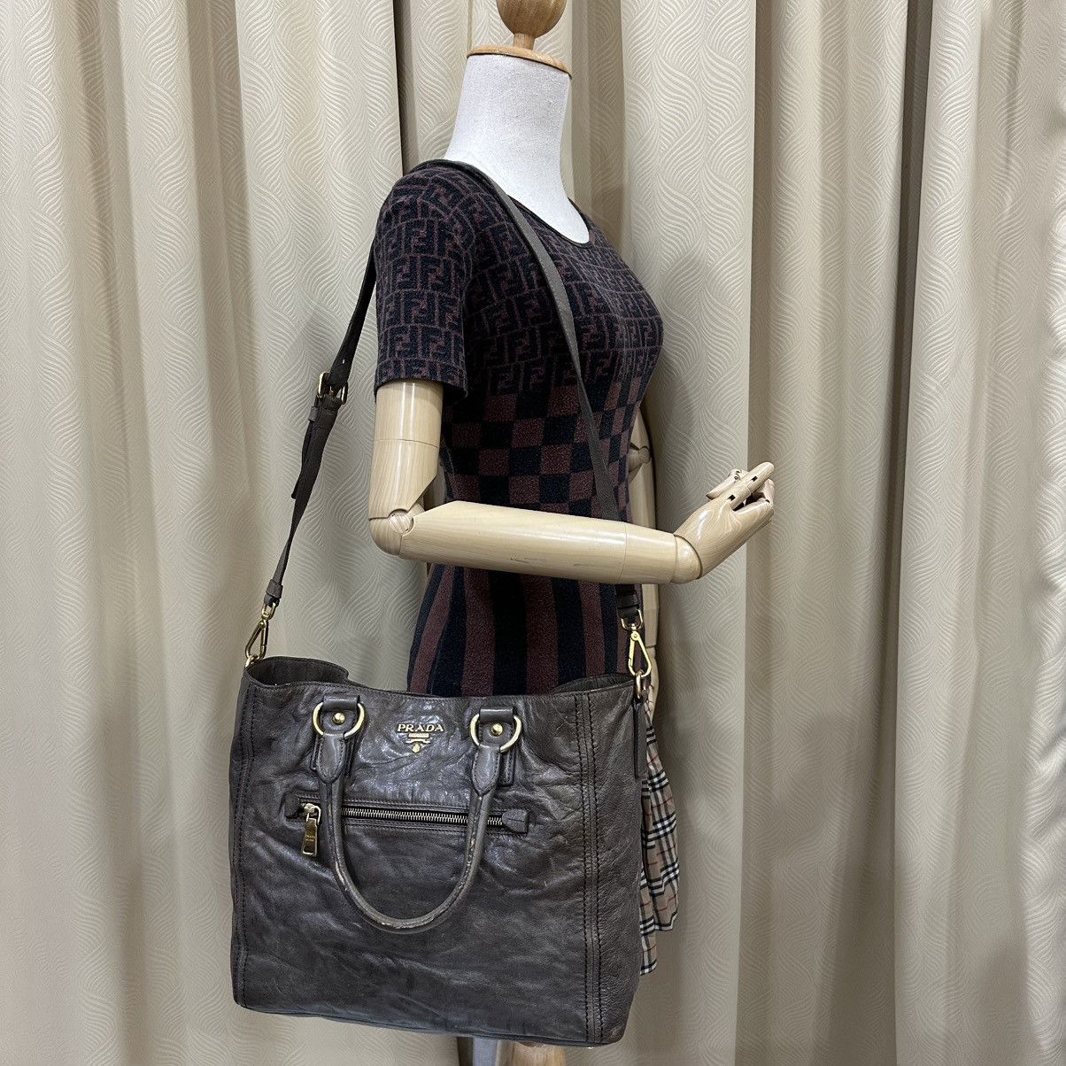 Prada PRADA LUCIDA VITELLO SHINE LETAHER TWO WAY TOTE BAG Size ONE SIZE - 18 Thumbnail