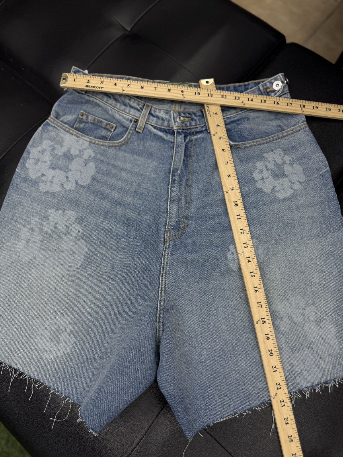 DENIM TEARS Denim Tears Cotton Wreath 2025 Shorts Size Large Blue (NEW) Size US 33 - 8 Thumbnail