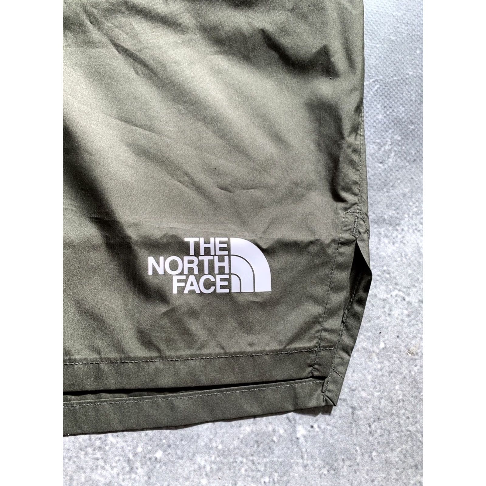 The North Face THE NORTH FACE LIMITLESS RUNNING GREEN SHORTS Mens S Size US 29 - 6 Thumbnail