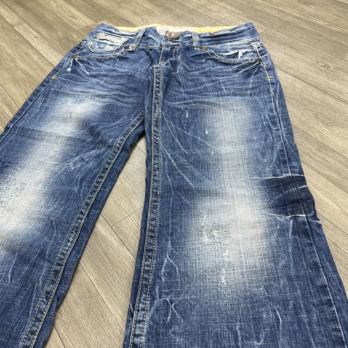 If Six Was Nine Y2K RedPepper Embrodered Distressed Lgb Faded Flared Jeans Size 28" / US 6 / IT 42 - 4 Thumbnail
