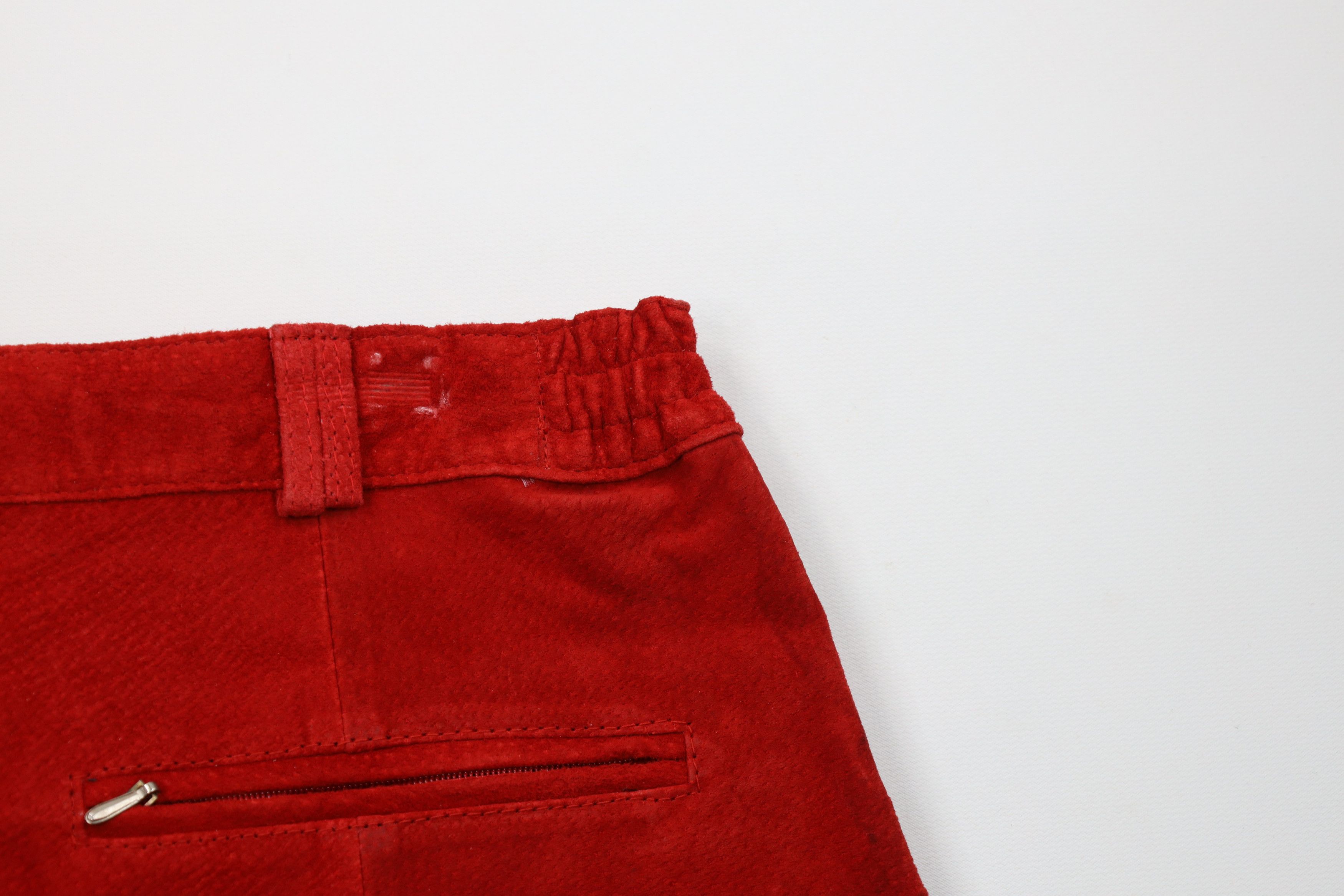 Vintage Vintage 90s Streetwear Pleated Suede Leather Shorts Red Size US 36 / EU 52 - 11 Thumbnail