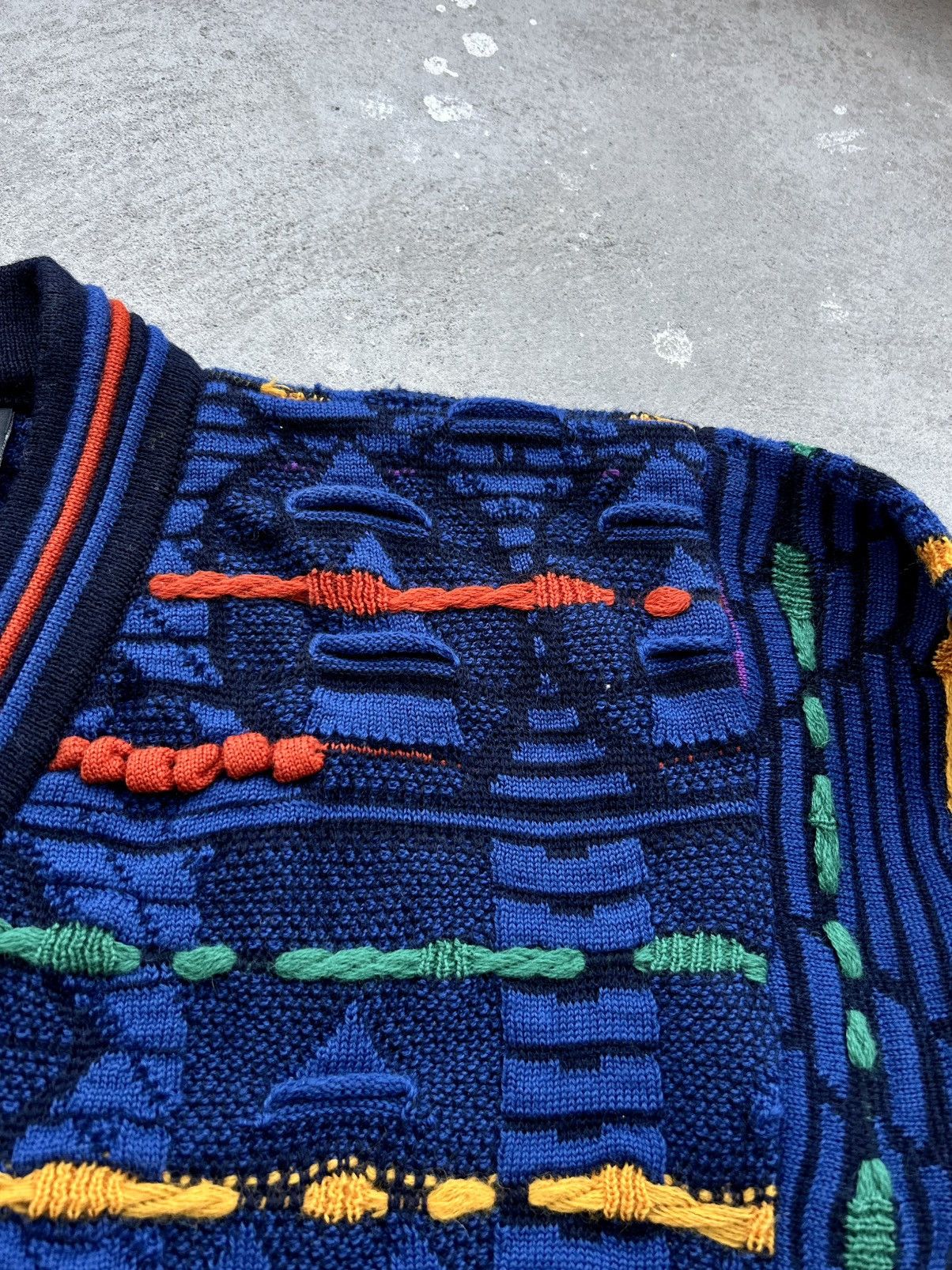 Coogi RAREST COOGI DISTRESSED V NECK CABLE KNIT Size US M / EU 48-50 / 2 - 7 Thumbnail