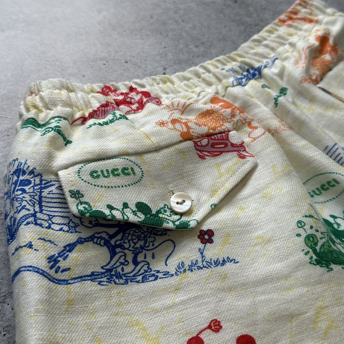 Disney × Gucci Gucci x Disney Mickey Mouse Ivory Shorts Linen Men’s Size 48 Size US 31 - 14 Thumbnail
