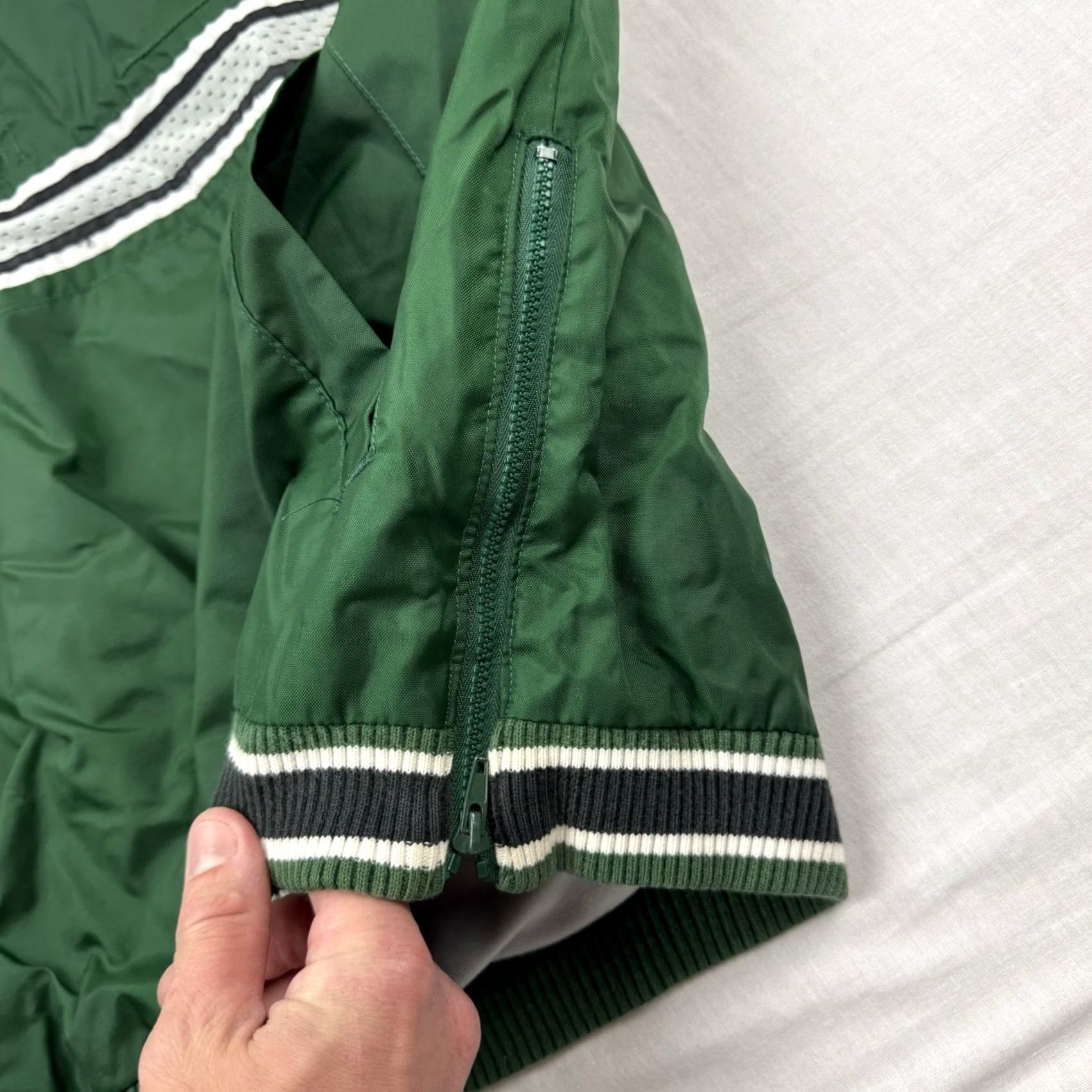 Reebok VINTAGE Reebok Jacket Windbreaker Adult Small 90s Sports Nylon Green Zip Mens Size US S / EU 44-46 / 1 - 7 Thumbnail