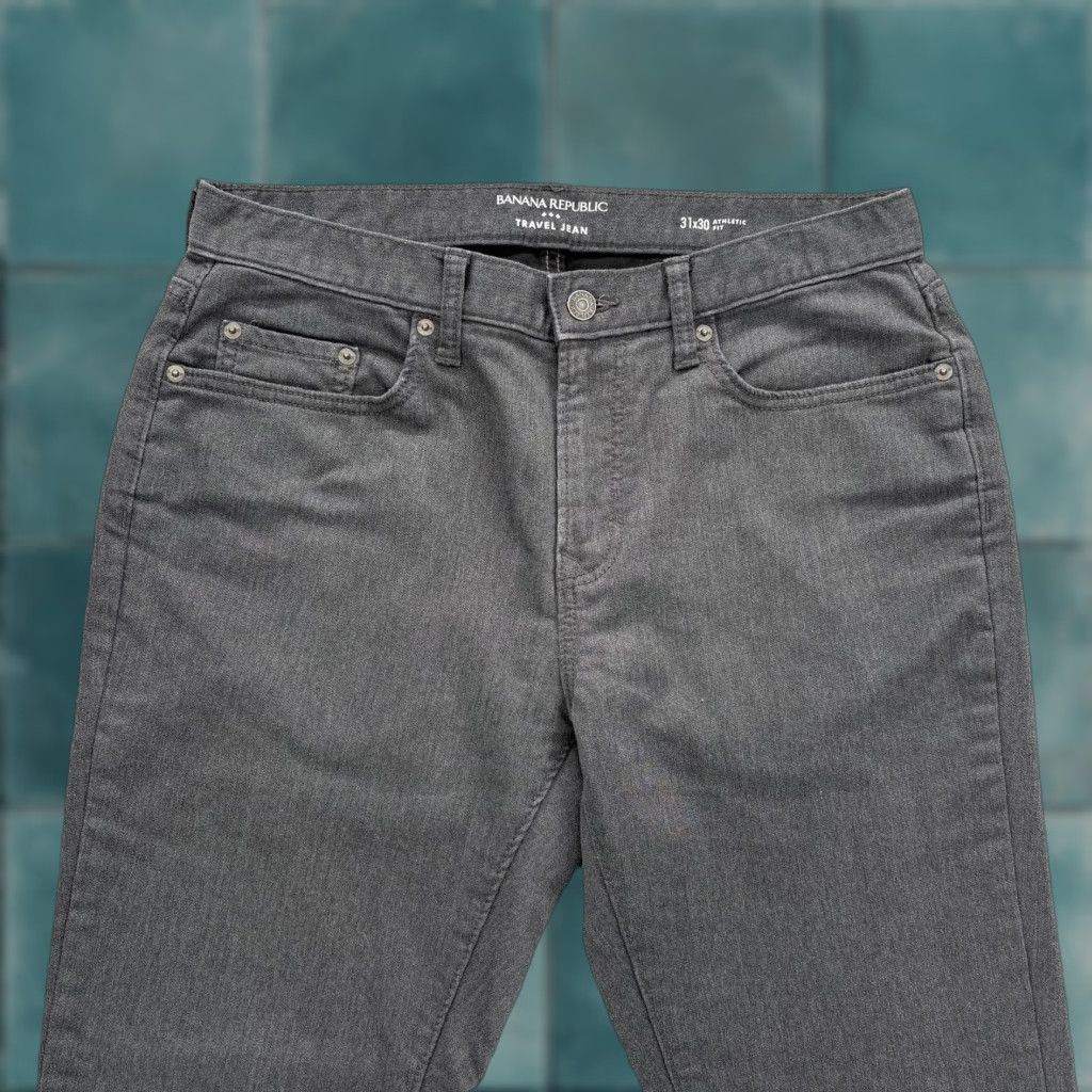 Banana Republic Banana Republic Travel Jeans Mens 31x28 Charcoal Athletic Stretch Denim Tapered Jeans Clothing Mens Banana Republic Travel Jean Charcoal Gray 90s? Size US 31 - 1 Thumbnail