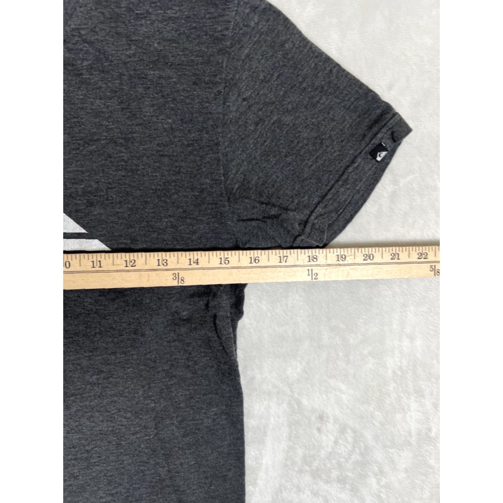 Quiksilver VINTAGE Quiksilver T-Shirt Gray S OG Logo Surf Y2K Retro 90s Mens Short Sleeve Crew Neck Small Size Regular Vintage Size US S / EU 44-46 / 1 - 5 Thumbnail