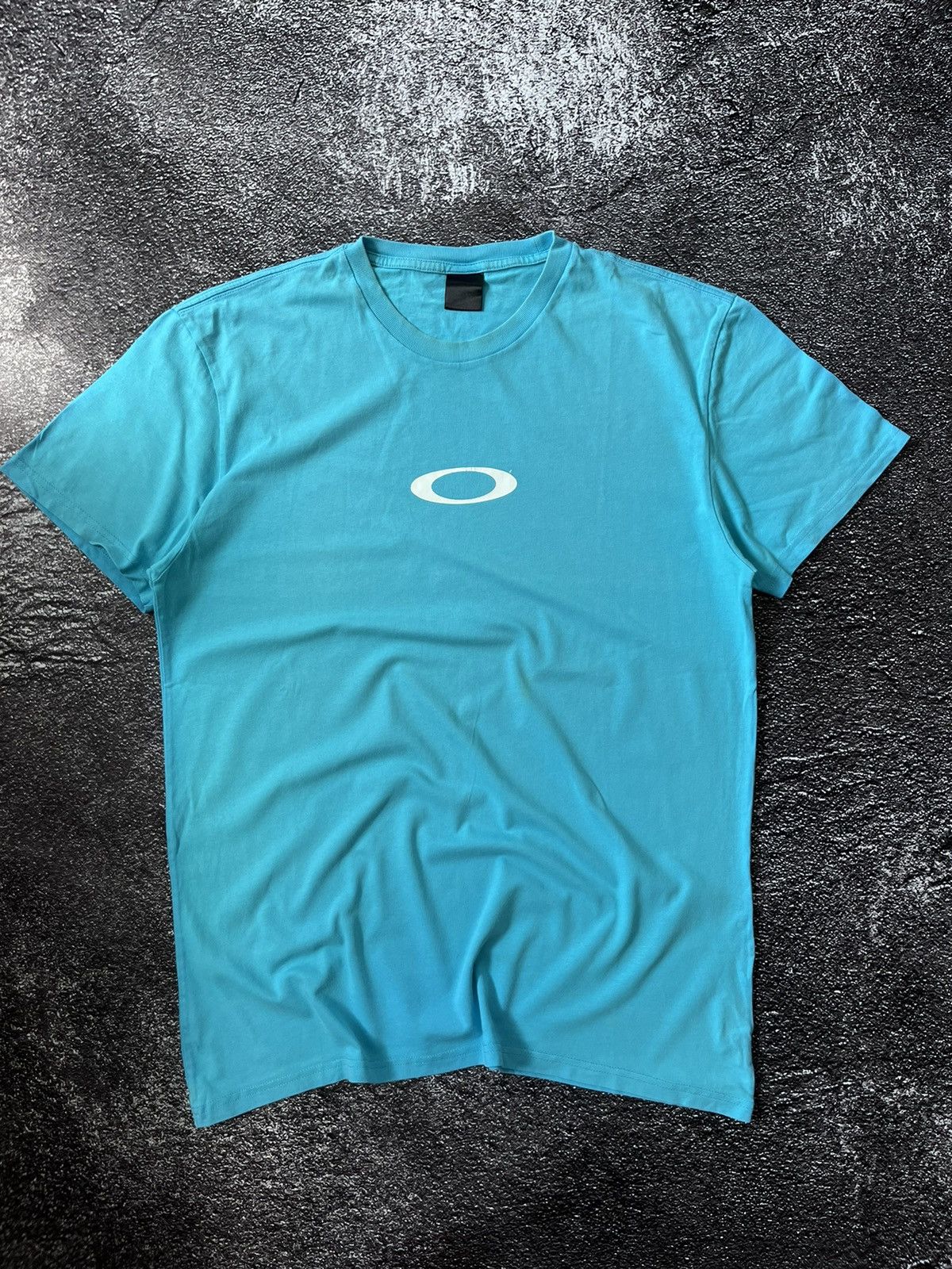 Oakley Vintage Oakley Center Logo Gorpcore Blue T-Shirt Size US L / EU 52-54 / 3 - 1 Thumbnail