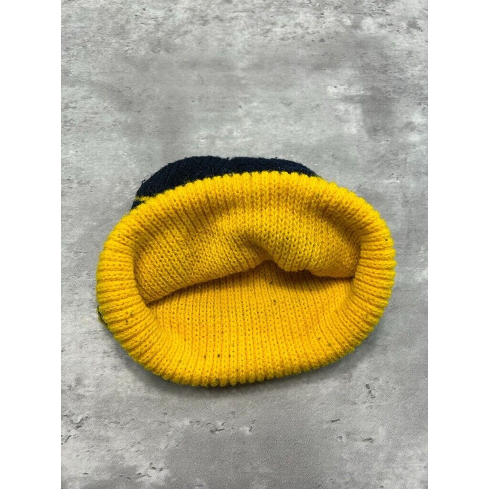 NCAA Vintage 90s Michigan Wolverines NCAA Collegiate Beanie OSFA Size ONE SIZE - 2 Thumbnail