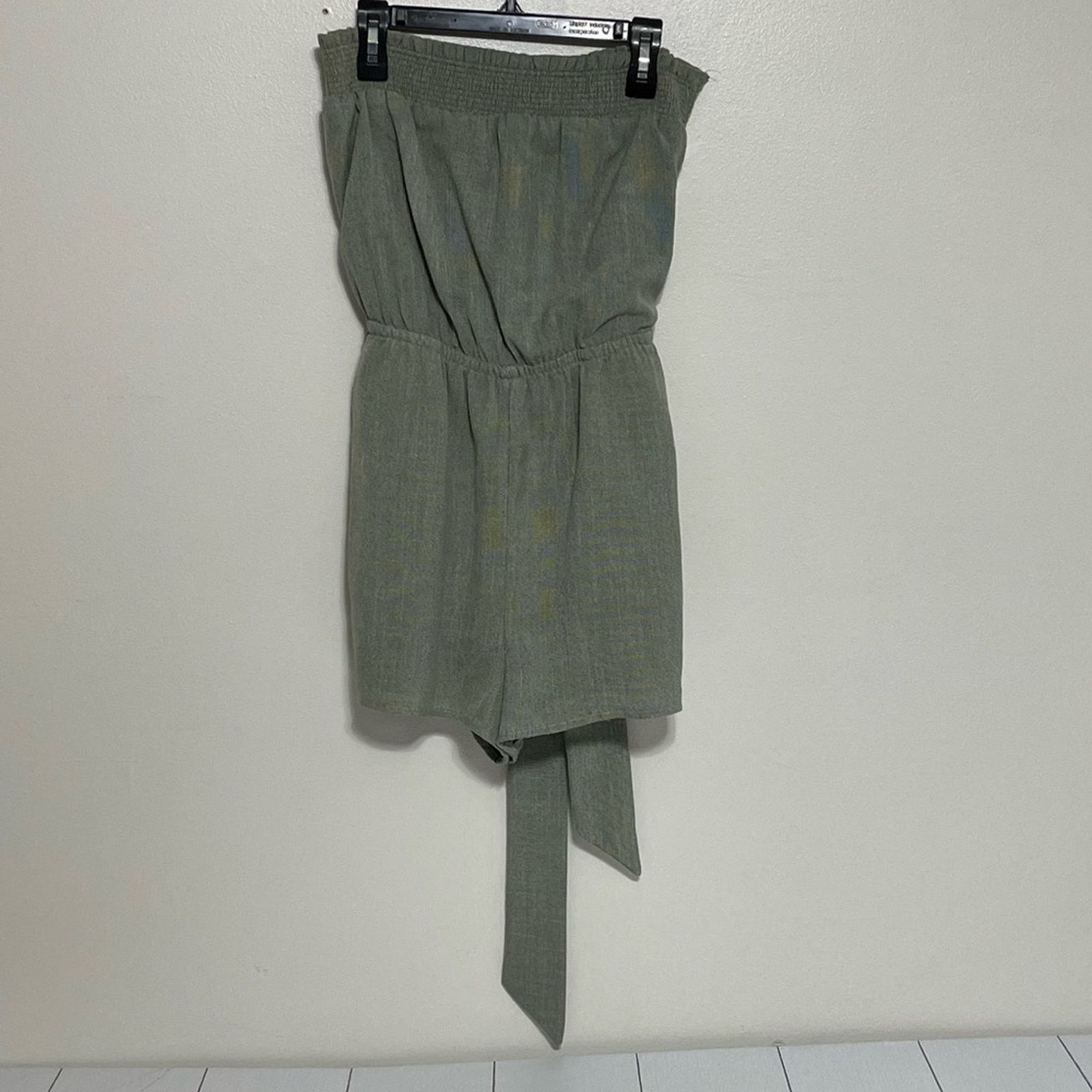 Other Lost + Wander Olive Green Strapless Romper XS Pockets NWOT Size 25" / US 0 / IT 36 - 1 Thumbnail