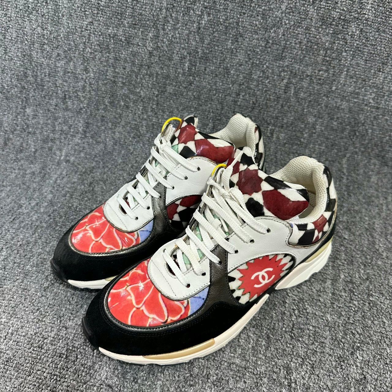 Chanel Chanel graffiti sneakers Size US 8 / IT 38 - 3 Thumbnail