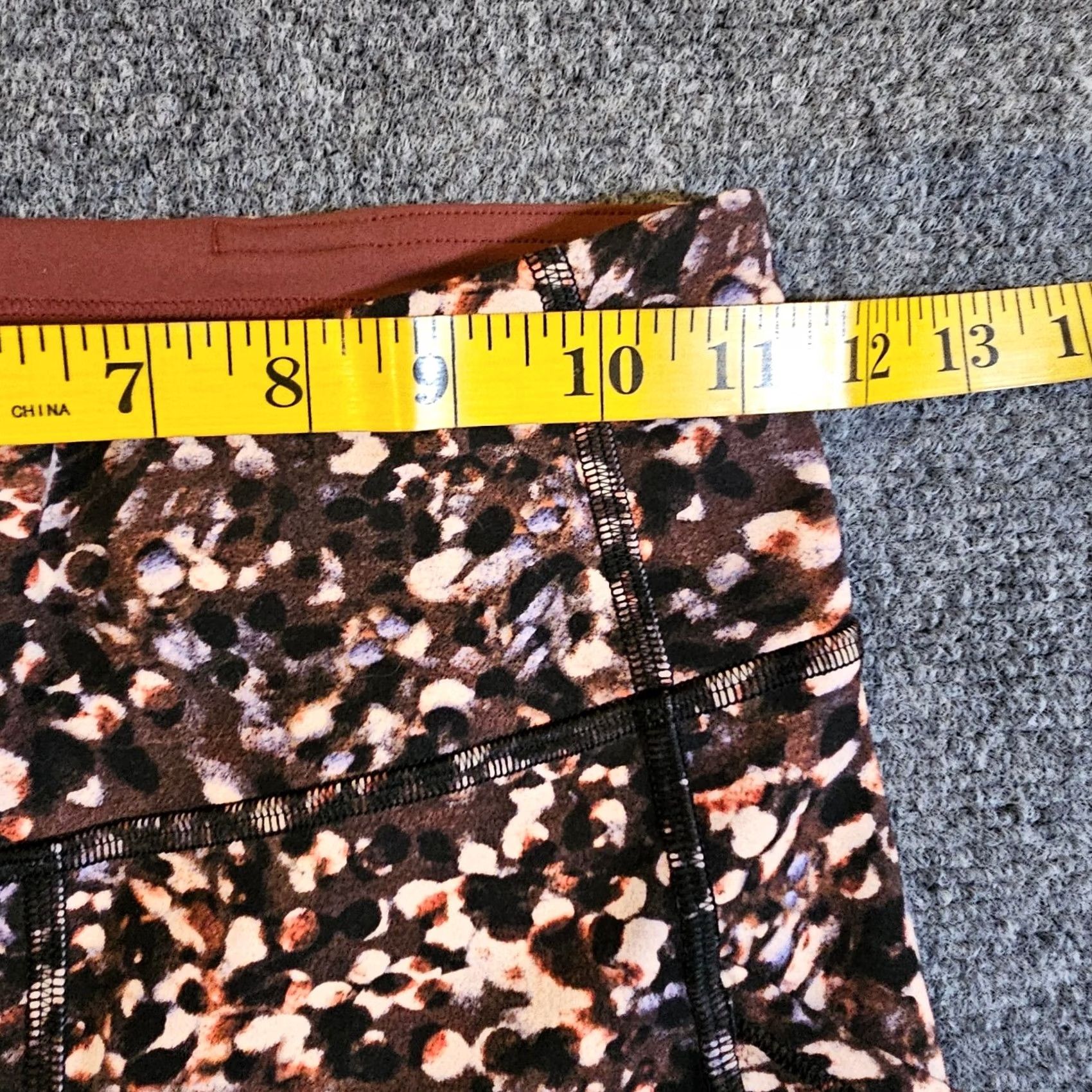 Lululemon Lululemon Pants Womens 4 Brown Invigorate Cropped Capri Stretch Compression Dots Geometric Pattern Cropped Stretchy Activewear 4 Women Mens Size 27" / US 4 / IT 40 - 3 Thumbnail