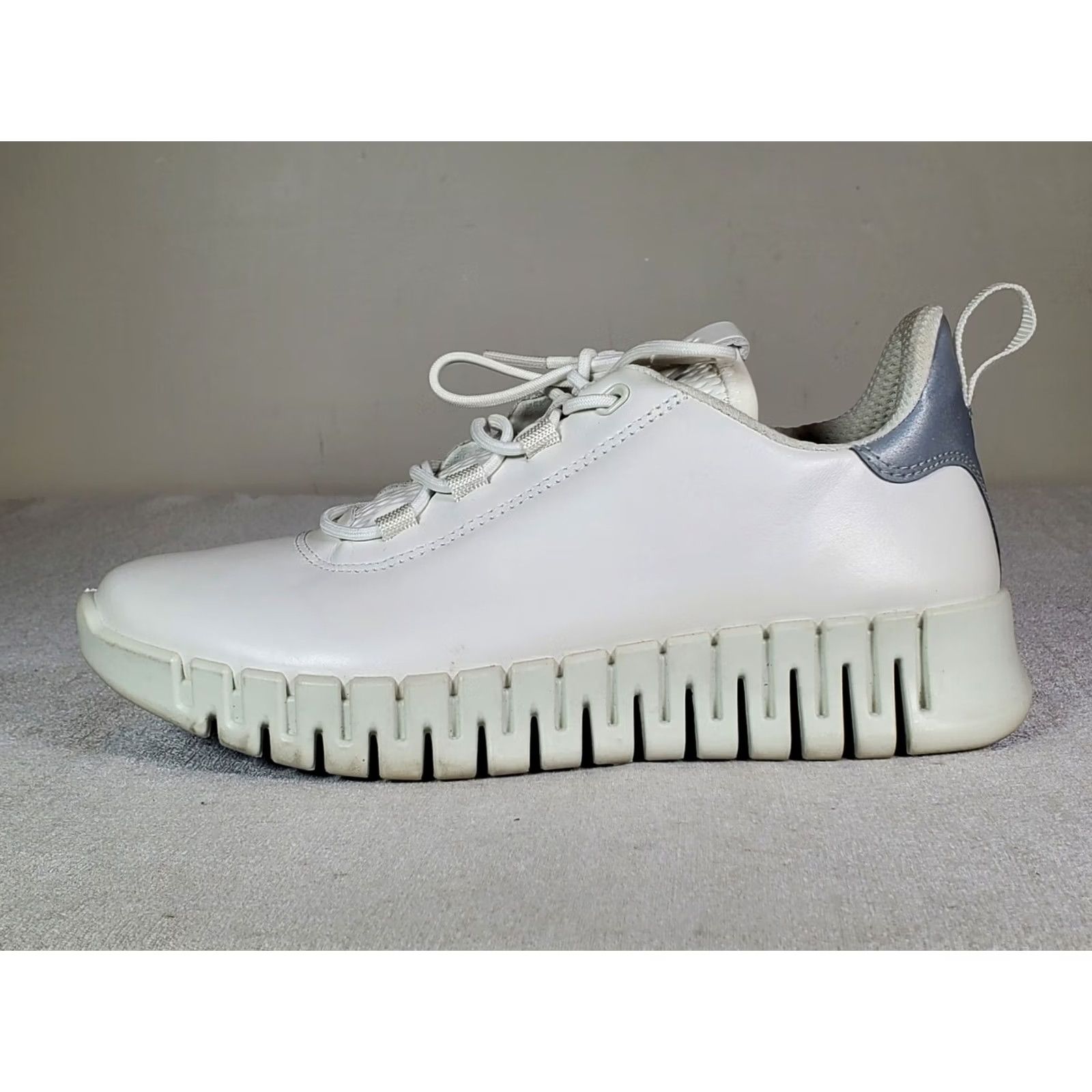 Ecco ECCO Gruuv W White Leather Leisure Walking Trainers Sneakers Women’s US 6 - 6.5 Size US 5 / IT 35 - 5 Thumbnail