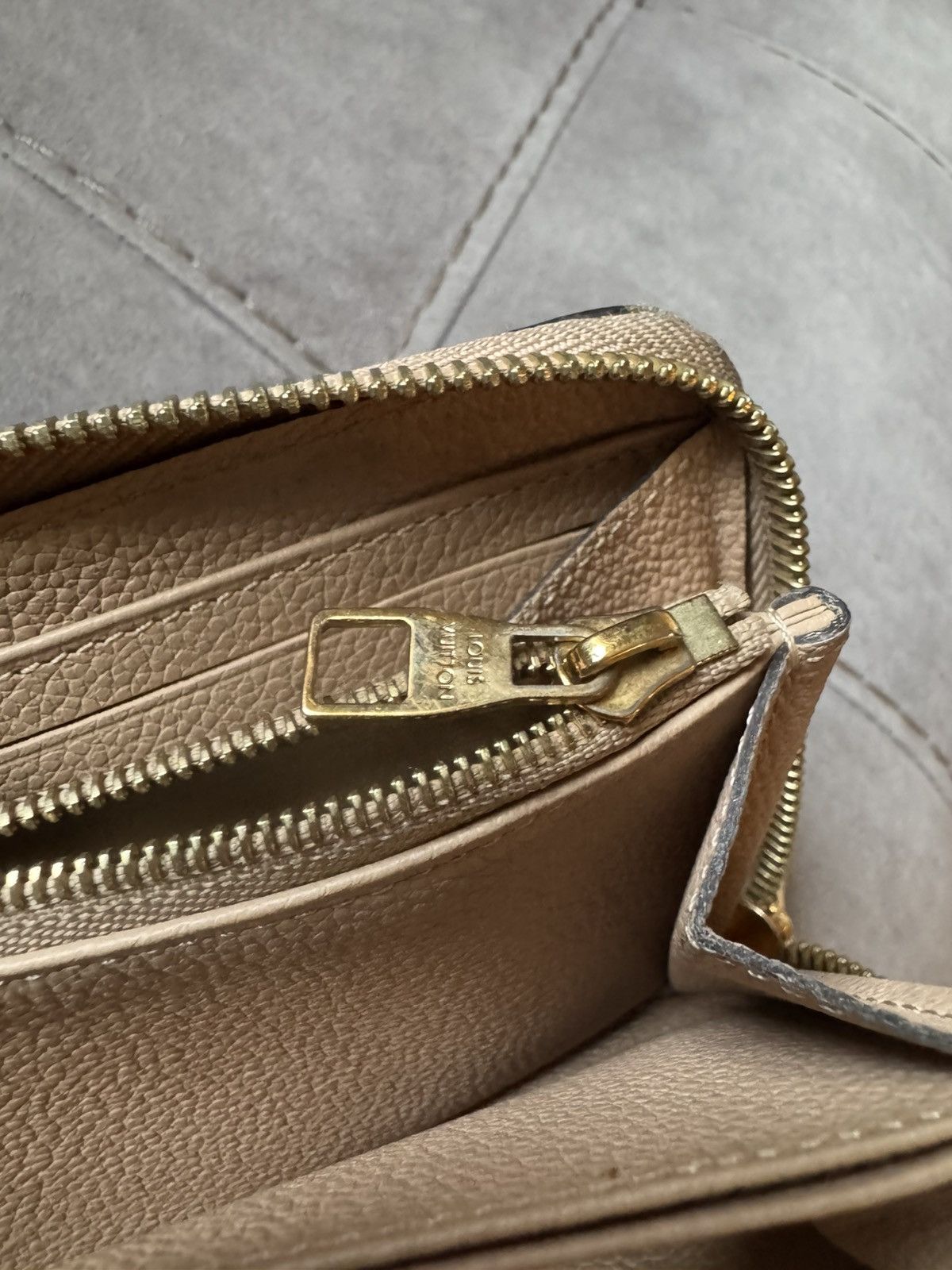 Louis Vuitton LOUIS VUITTON zip wallet purse pouch study all photos & desc Size ONE SIZE - 12 Thumbnail