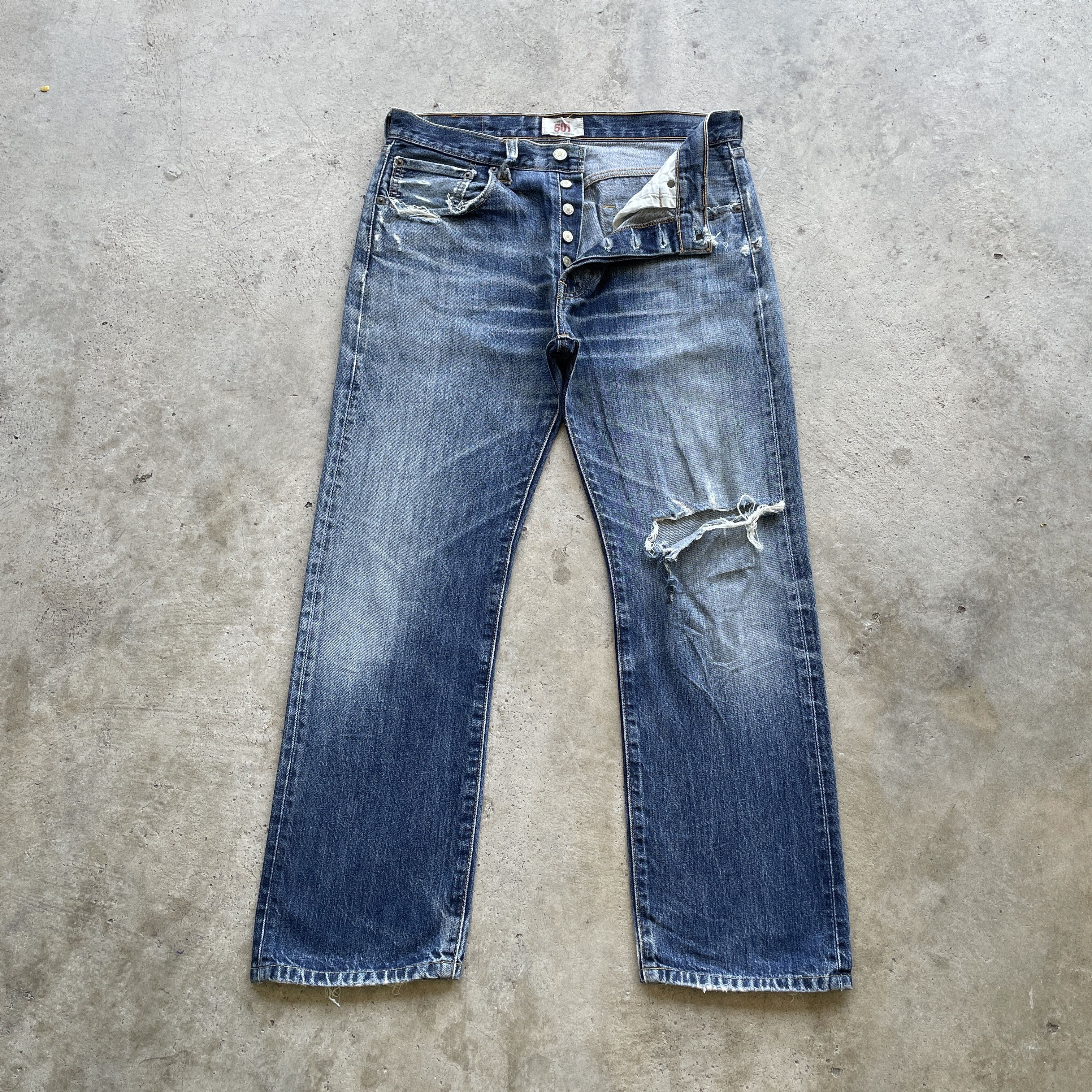Levi's Vintage Levi’s 501 Faded Distressed Denim Ripped Jeans Pants Size US 32 / EU 48 - 2 Thumbnail