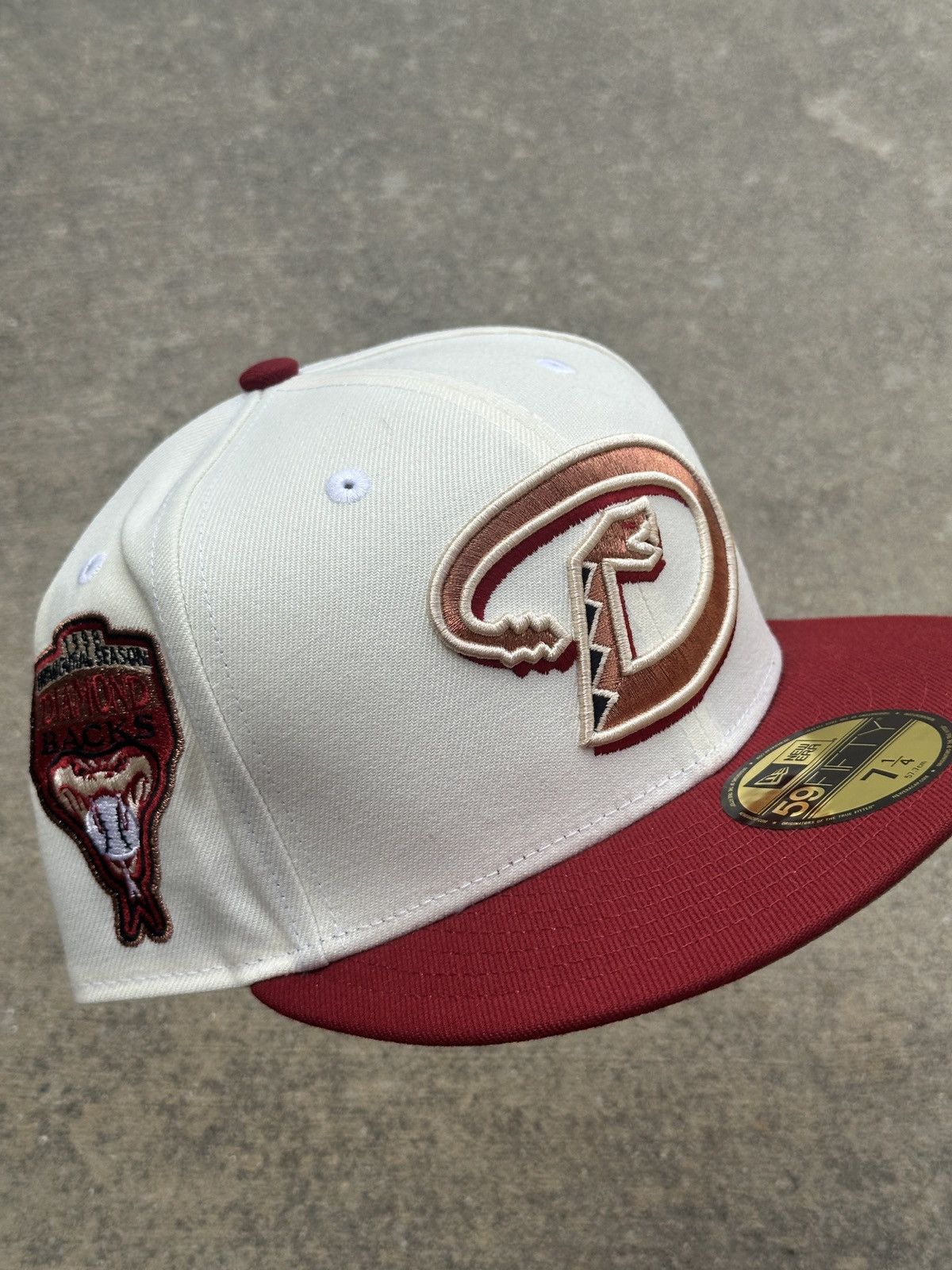 MLB × New Era Arizona Diamondbacks Chrome White Two Tone Fitted Hat 7 1/4 Size ONE SIZE - 1 Thumbnail