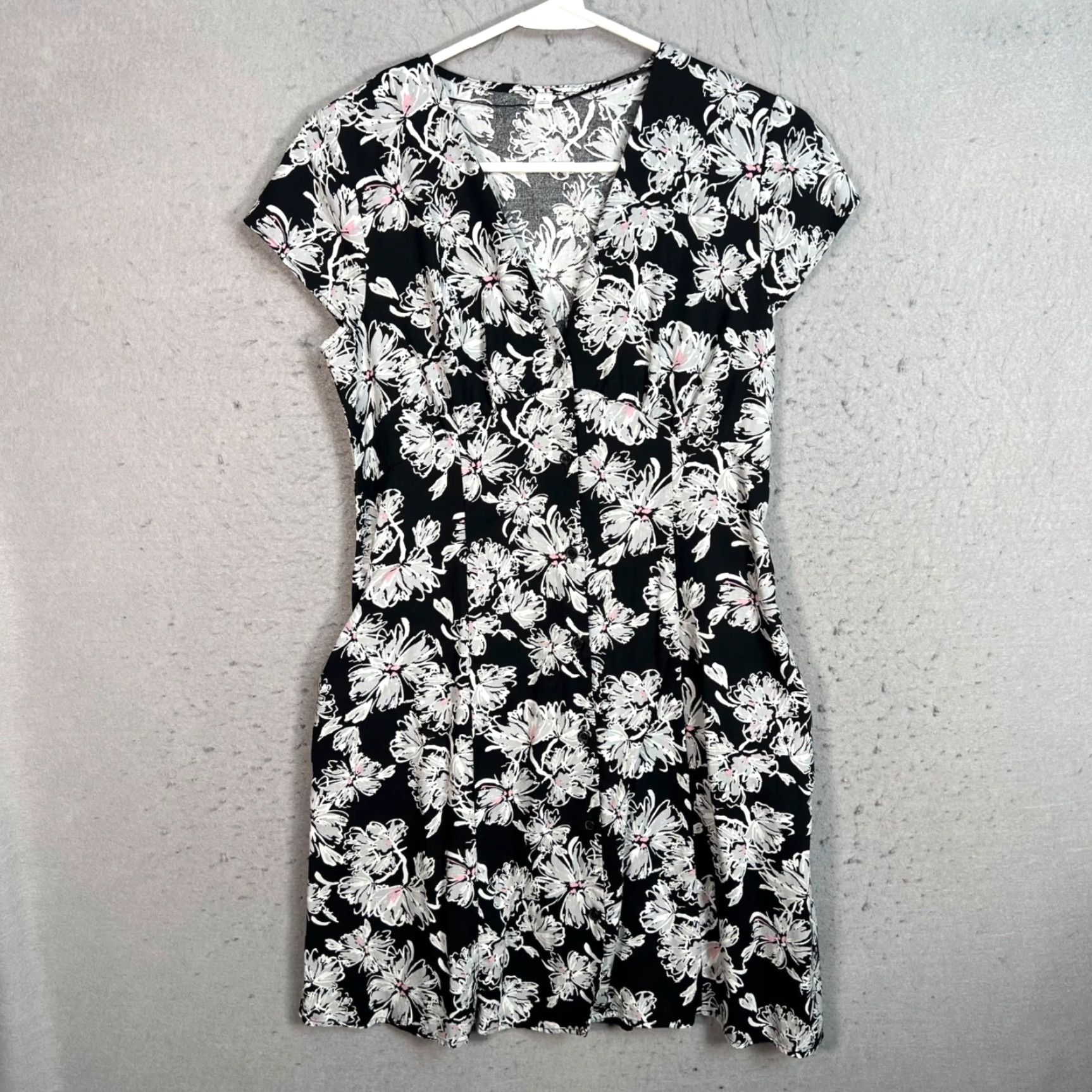 Vintage Gu Uniqlo Womens Dress Floral Black White V-Neck Short Sleeve Nylon Rayon Mini Fit & Flare S Black Womens No, not. (Oops) Size S / US 4 / IT 40 - 2 Thumbnail