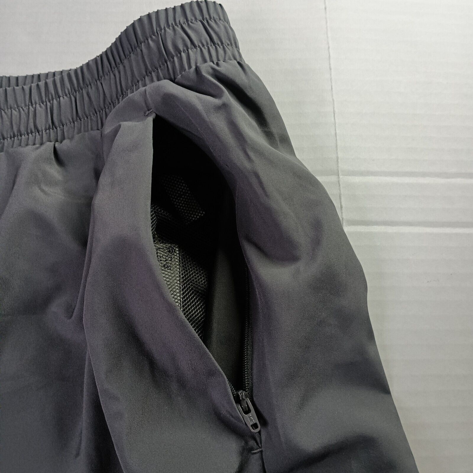 Adidas Adidas AeroReady Shorts Men's 2XL Gray Zip Pockets Running Size US 40 / EU 56 - 2 Thumbnail